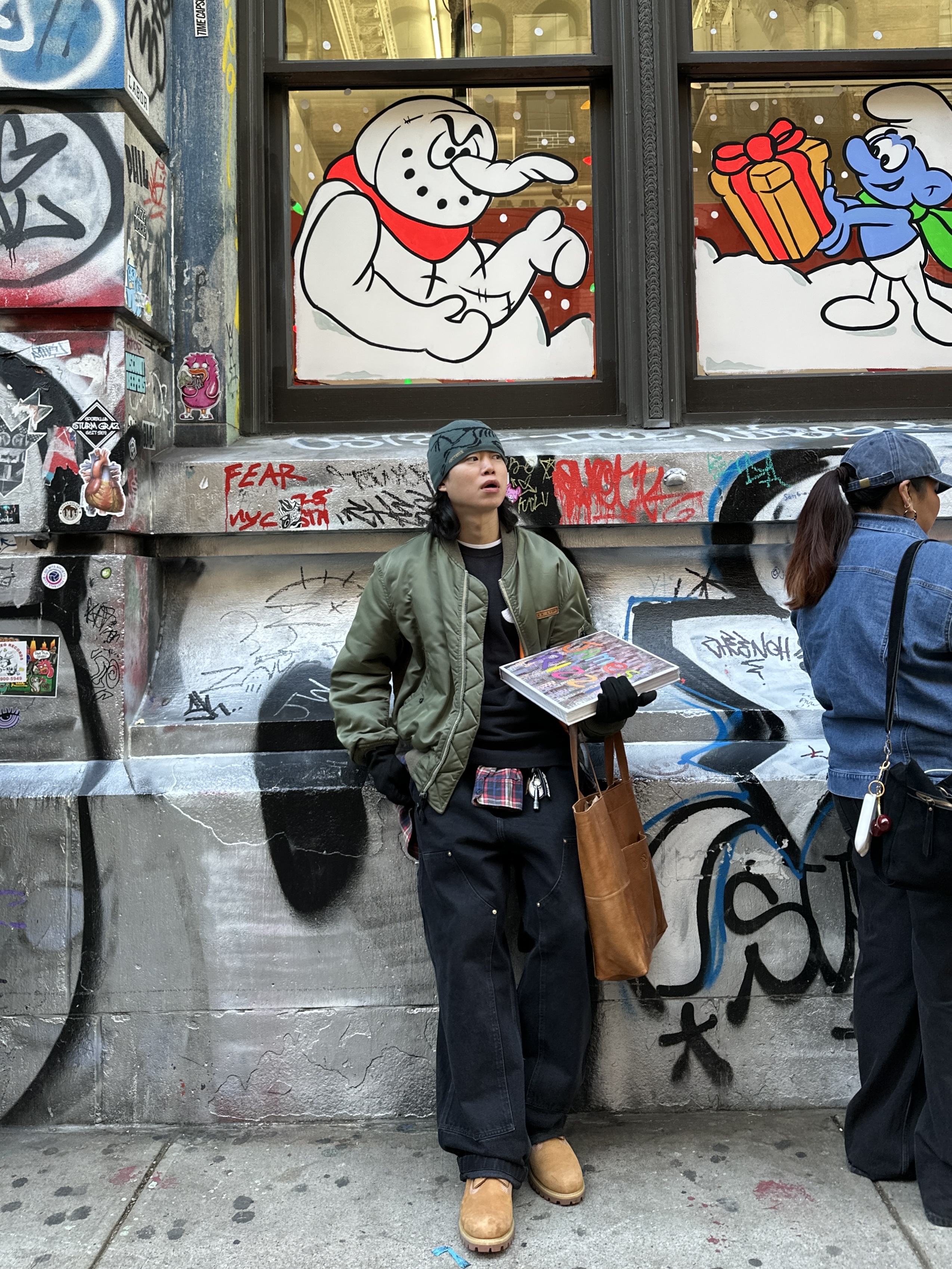 Arc'teryx Bird Head Toque Dark Magic, Carhartt WIP Nash Loose Fit Double Knee Pants Black Stone Washed 착용 스타일 - 2