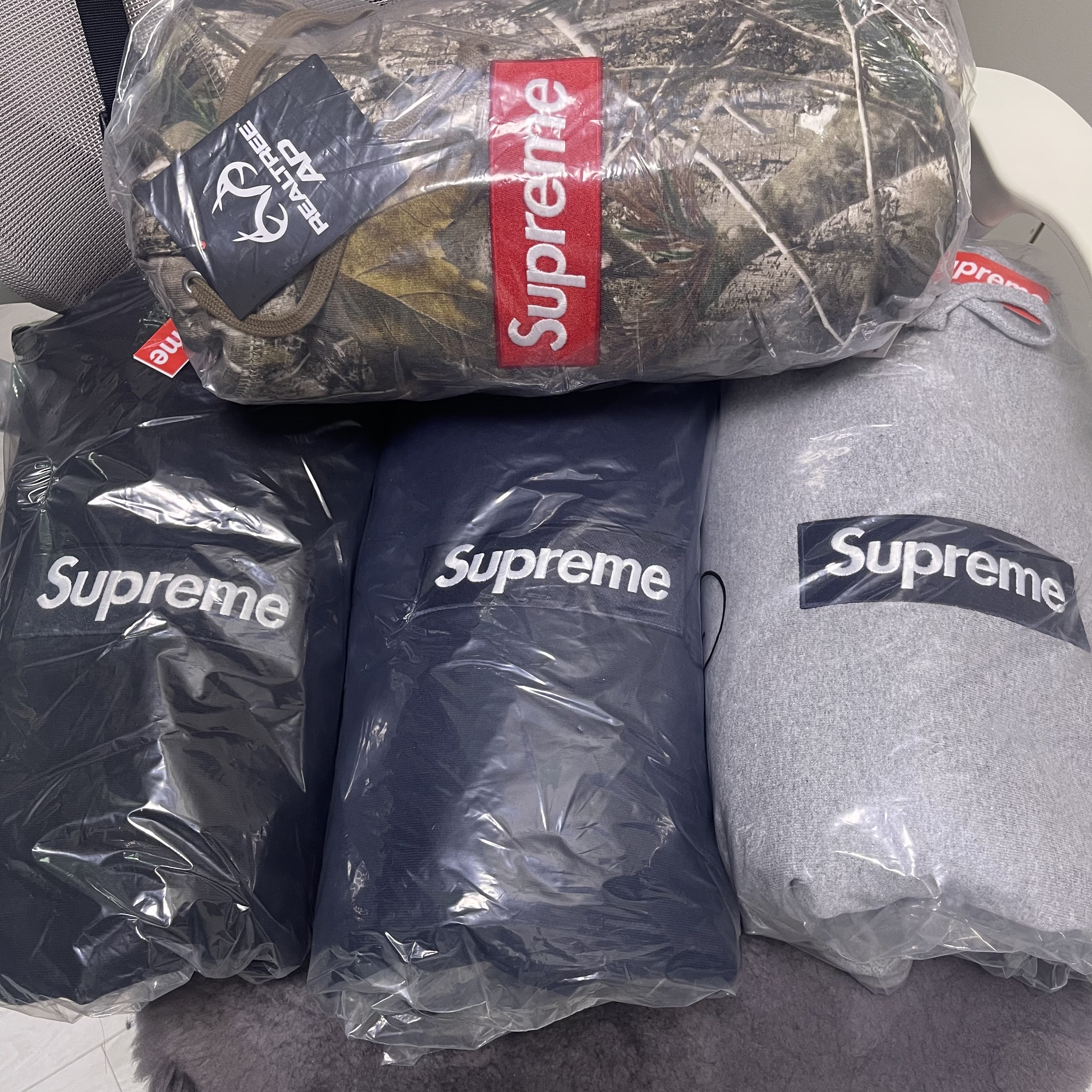 Supreme Box Logo Hooded Sweatshirt Heather Grey - 25FW, Supreme Box Logo Hooded Sweatshirt Black - 25FW 착용 스타일