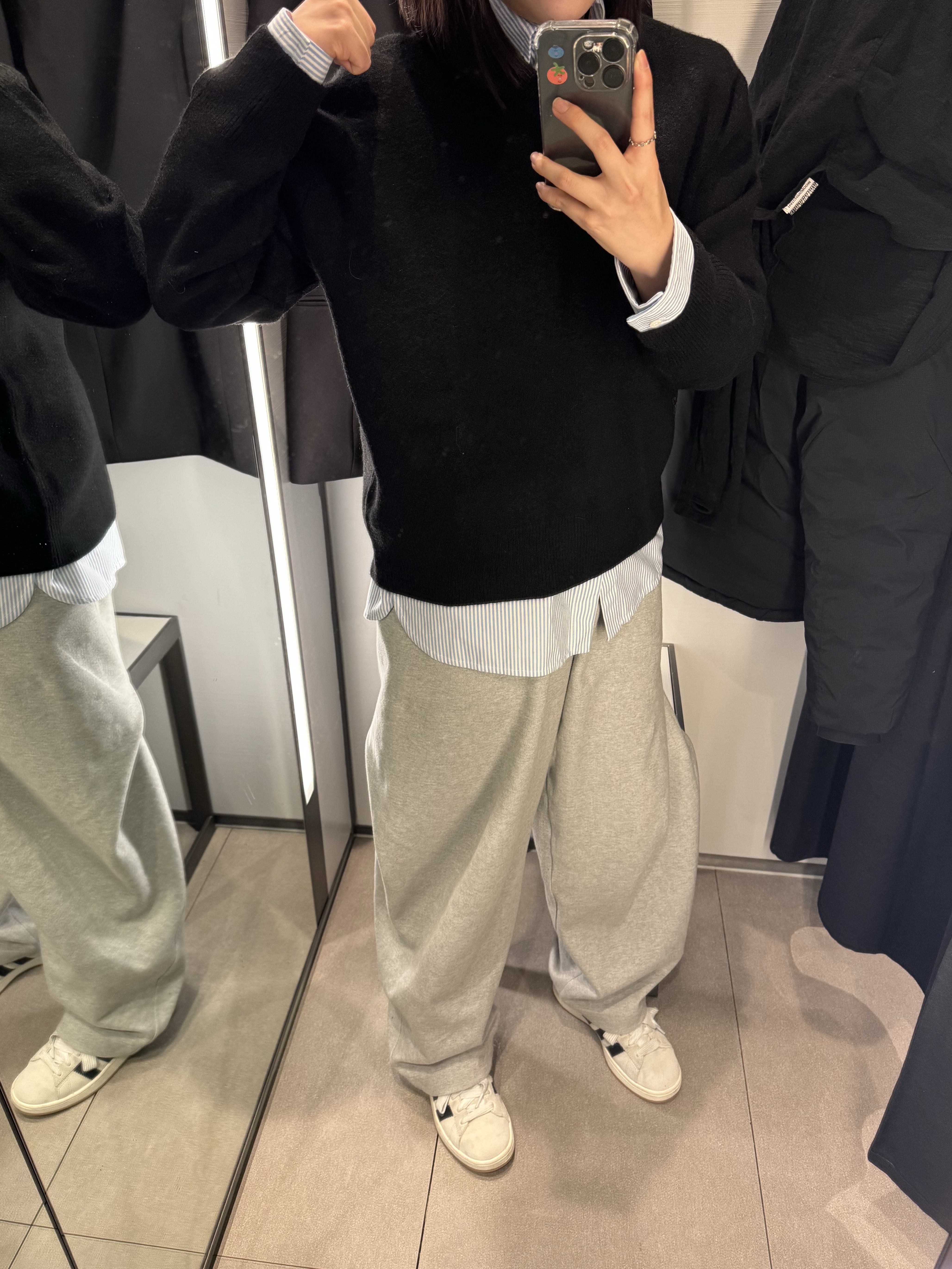(W) Adidas Campus 00s Crystal White Core Black, Huey Button-Fly Curved Sweatpants Grey 착용 스타일 - 2