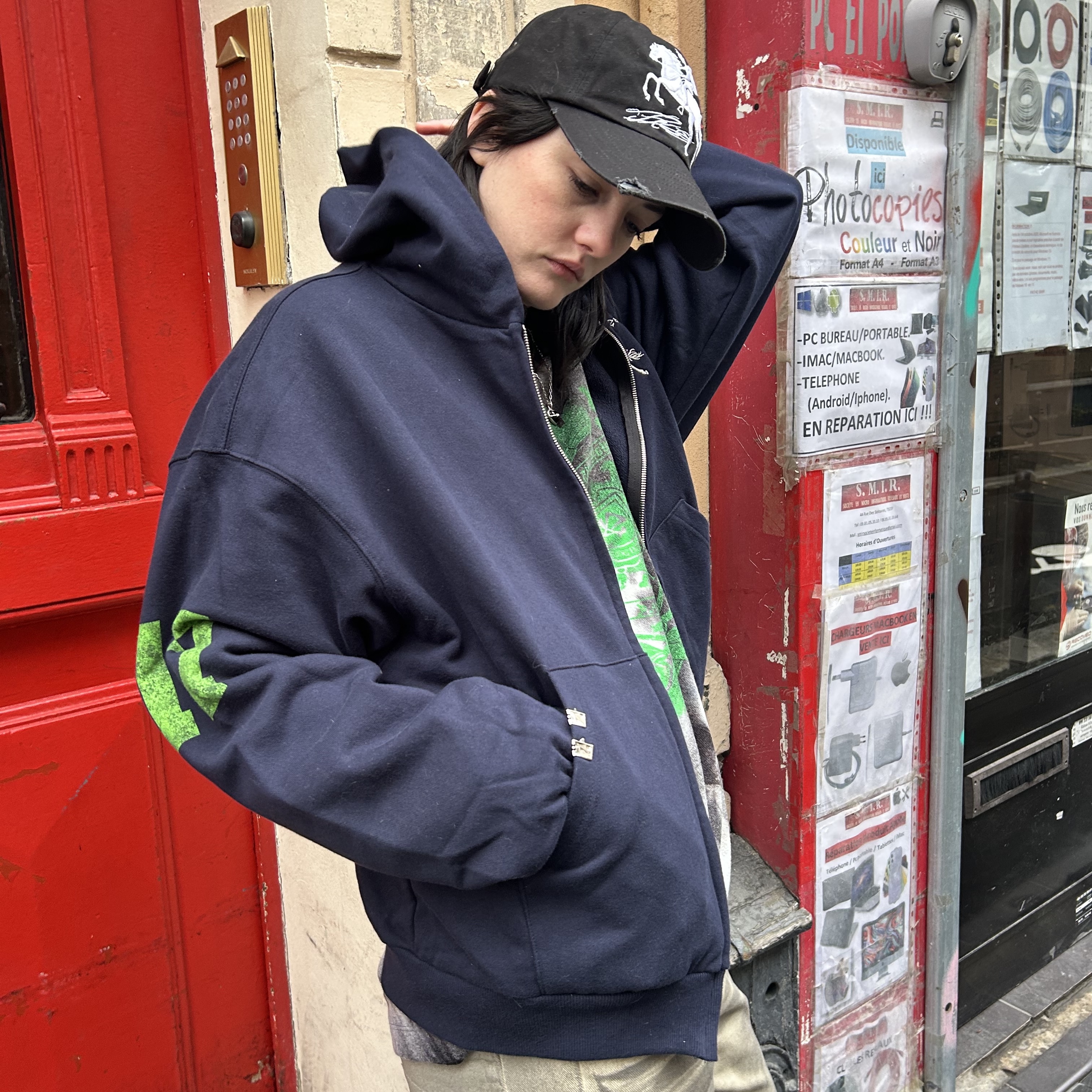PACOSPLY Falling Angel Zip Up Hoodie Navy 착용 스타일