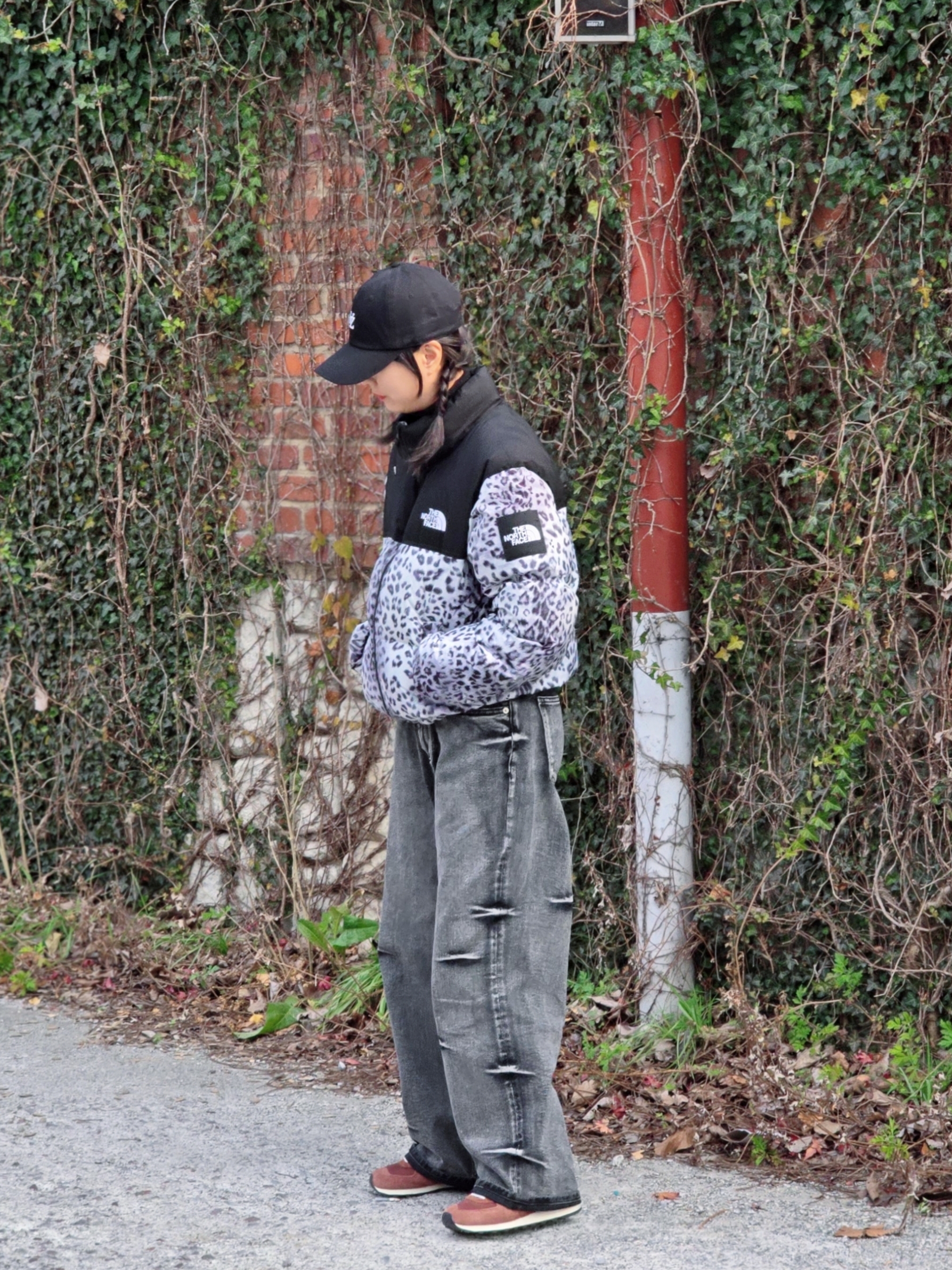 (W) The North Face White Label Novelty Nuptse Down Jacket P Silver, New Balance 574 Rich Oak - D Standard 착용 스타일 - 1
