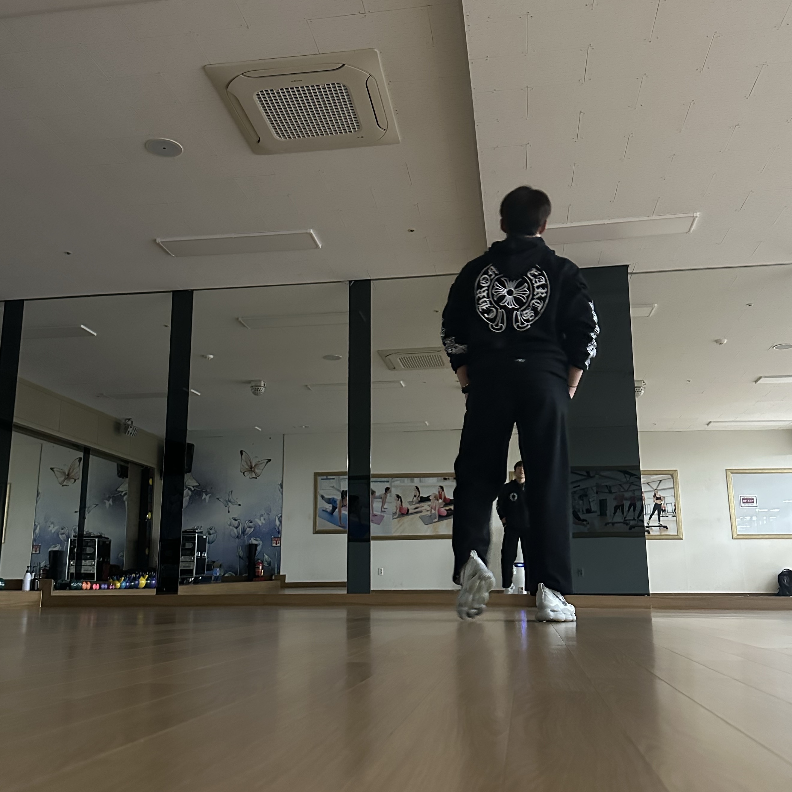 Chrome Hearts Horseshoe Floral Hoodie Black, Nike Air Max Scorpion Flyknit Lemon Wash 착용 스타일