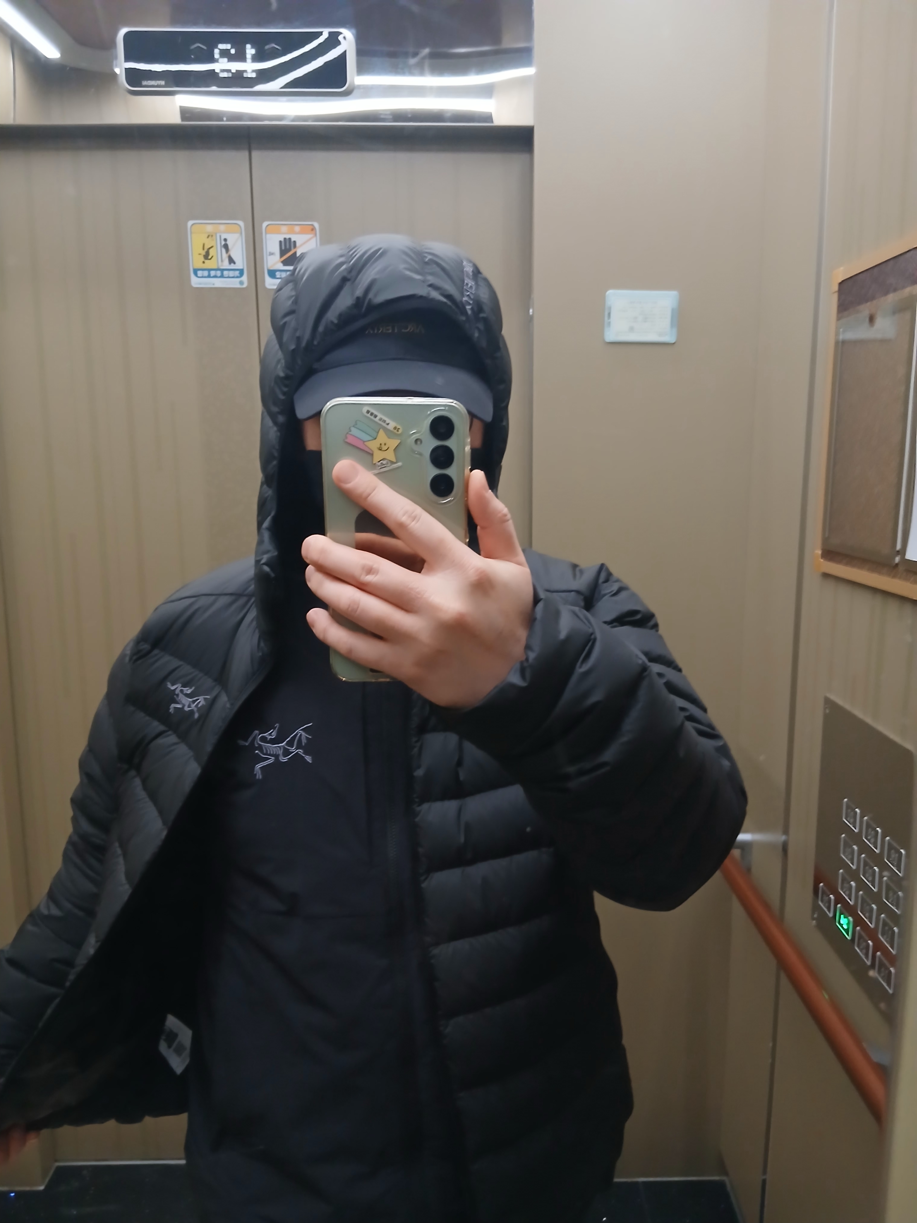 Arc'teryx Bird Word Cap 24K Black, Arc'teryx Allium Insulated Jacket Black 착용 스타일 - 2