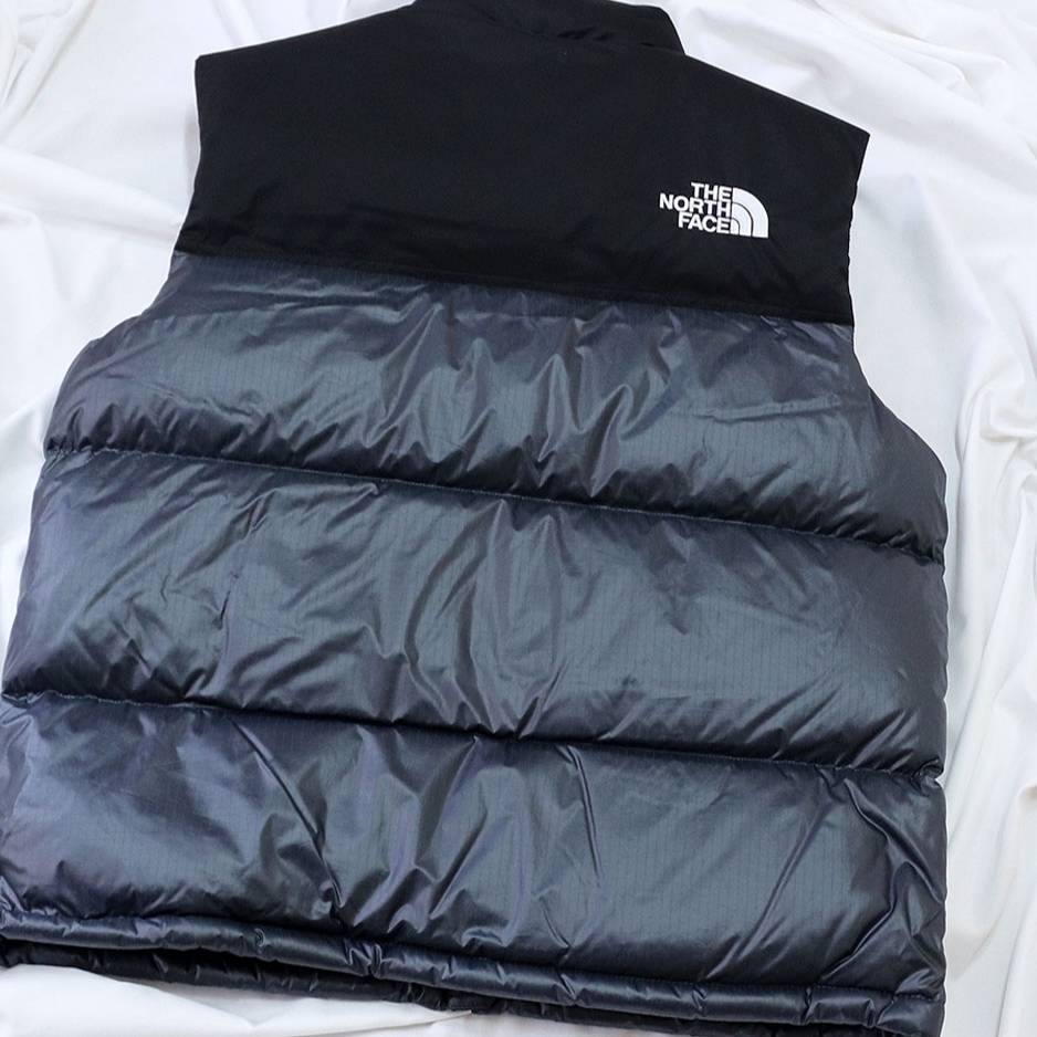 The North Face Novelty Nuptse Vest RDS Dark Gray - 25FW 착용 스타일 - 2