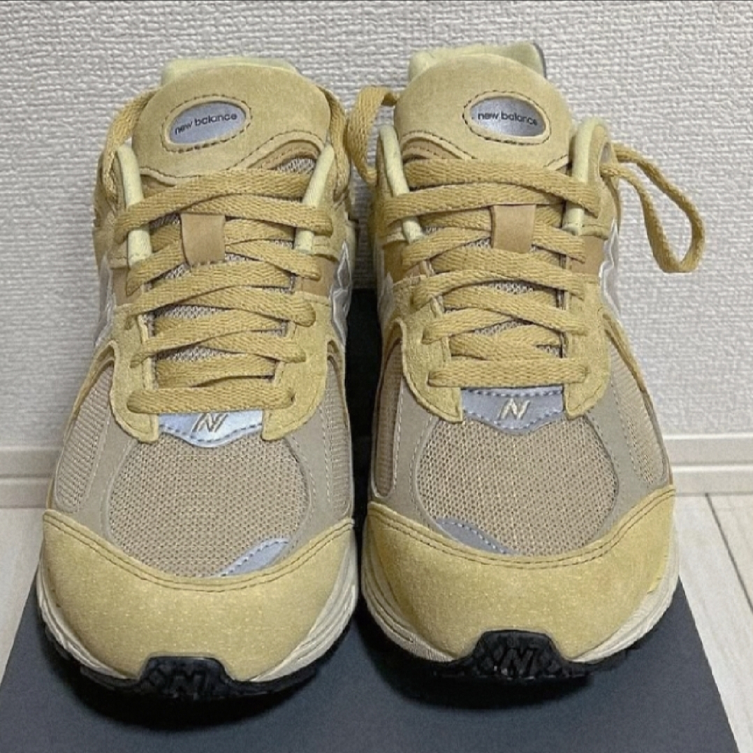 New Balance x Auralee 2002R Yellow Beige 착용 스타일