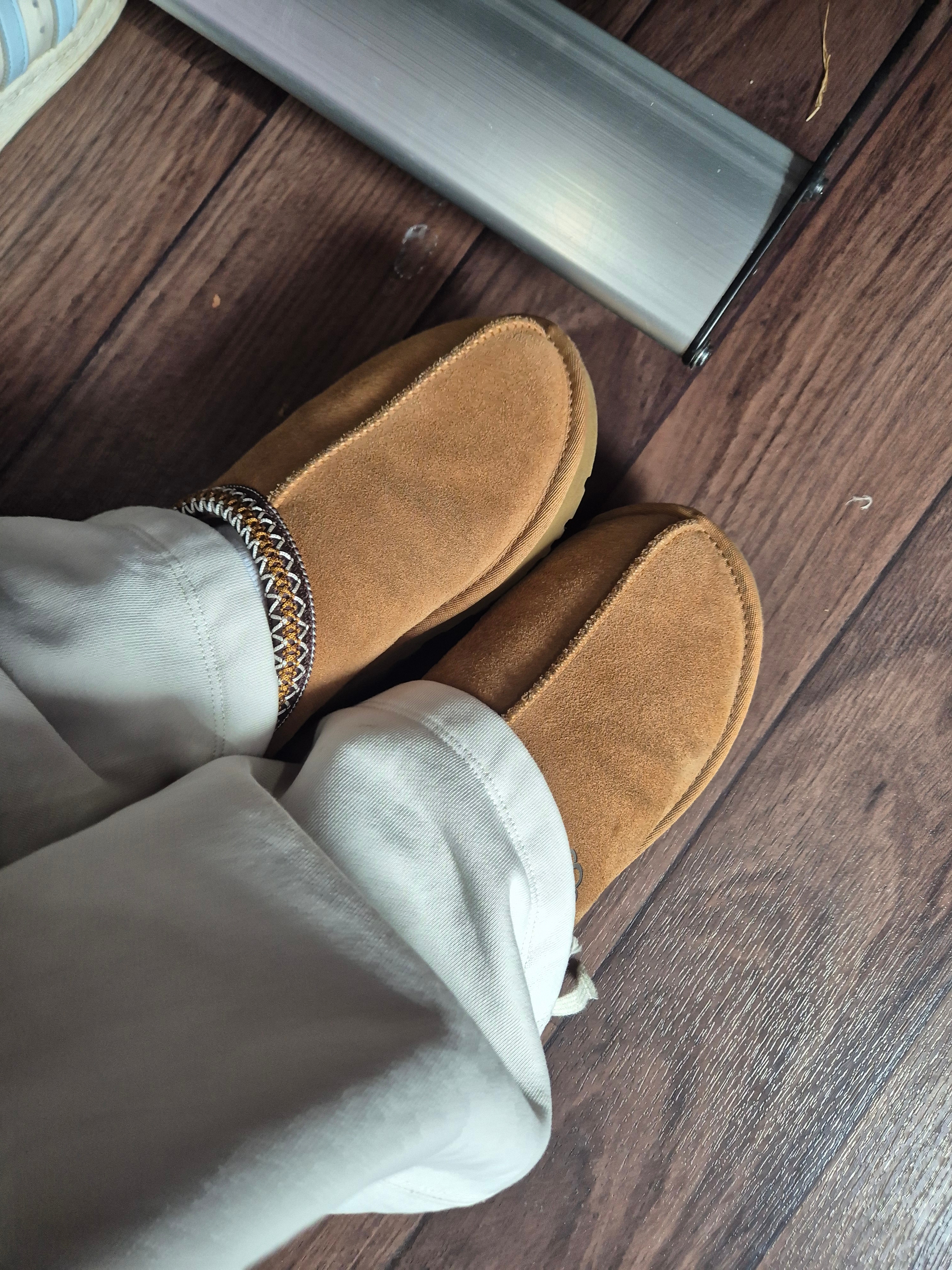 UGG Tasman II Slipper Chestnut 착용 스타일
