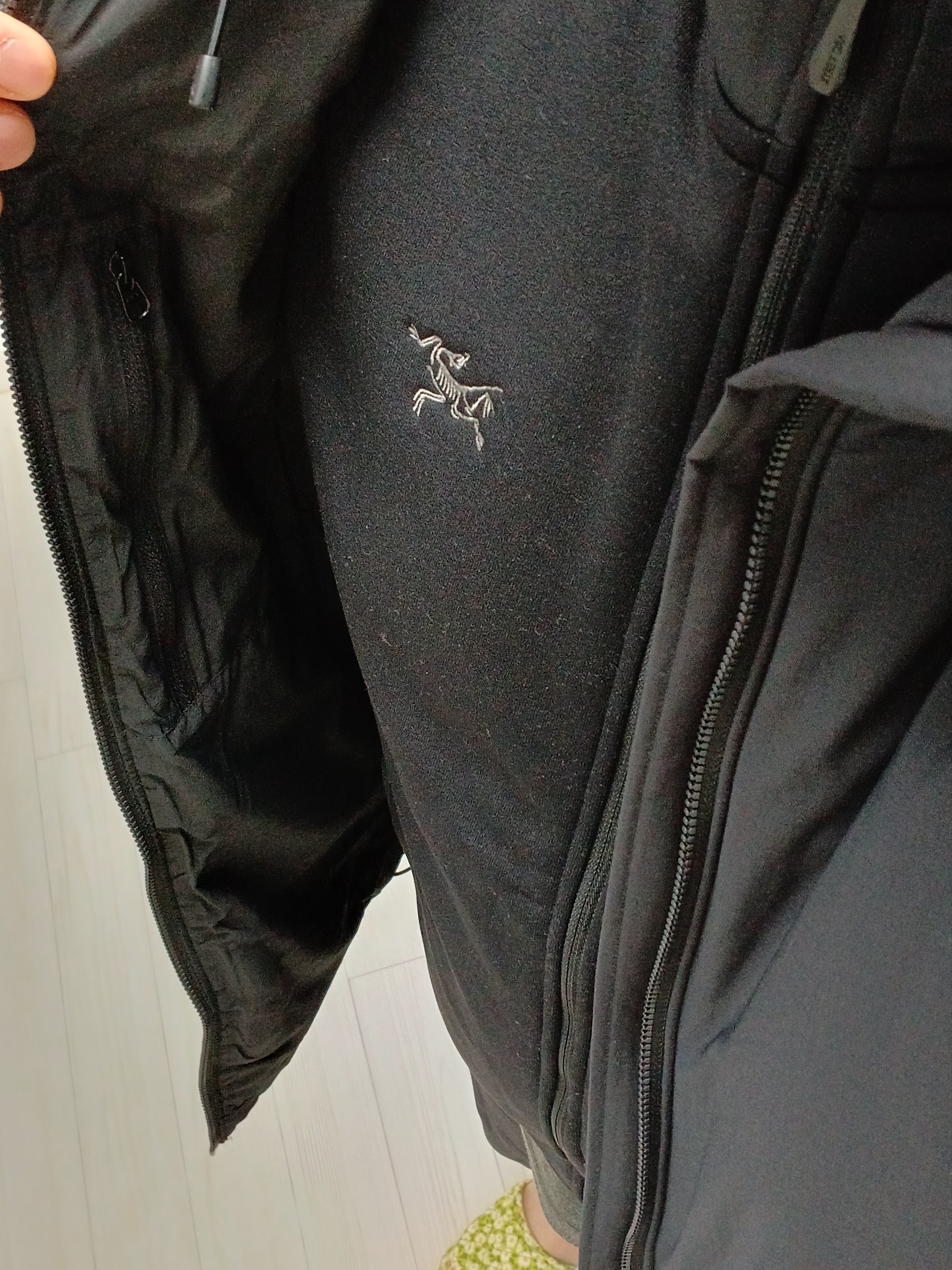 Arc'teryx Atom Heavyweight Hoody Black, Arc'teryx Kyanite Pants Black 착용 스타일 - 6