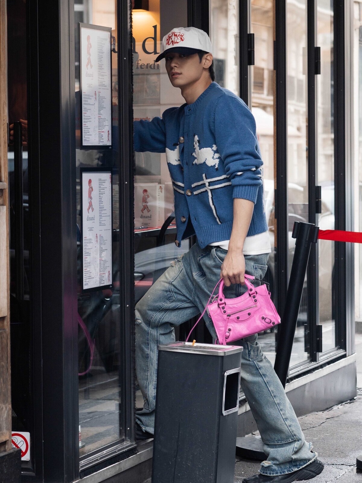 Balenciaga Le City Small Bag Black, Balenciaga Le City Small Bag Vintage Pink 착용 스타일 - 2