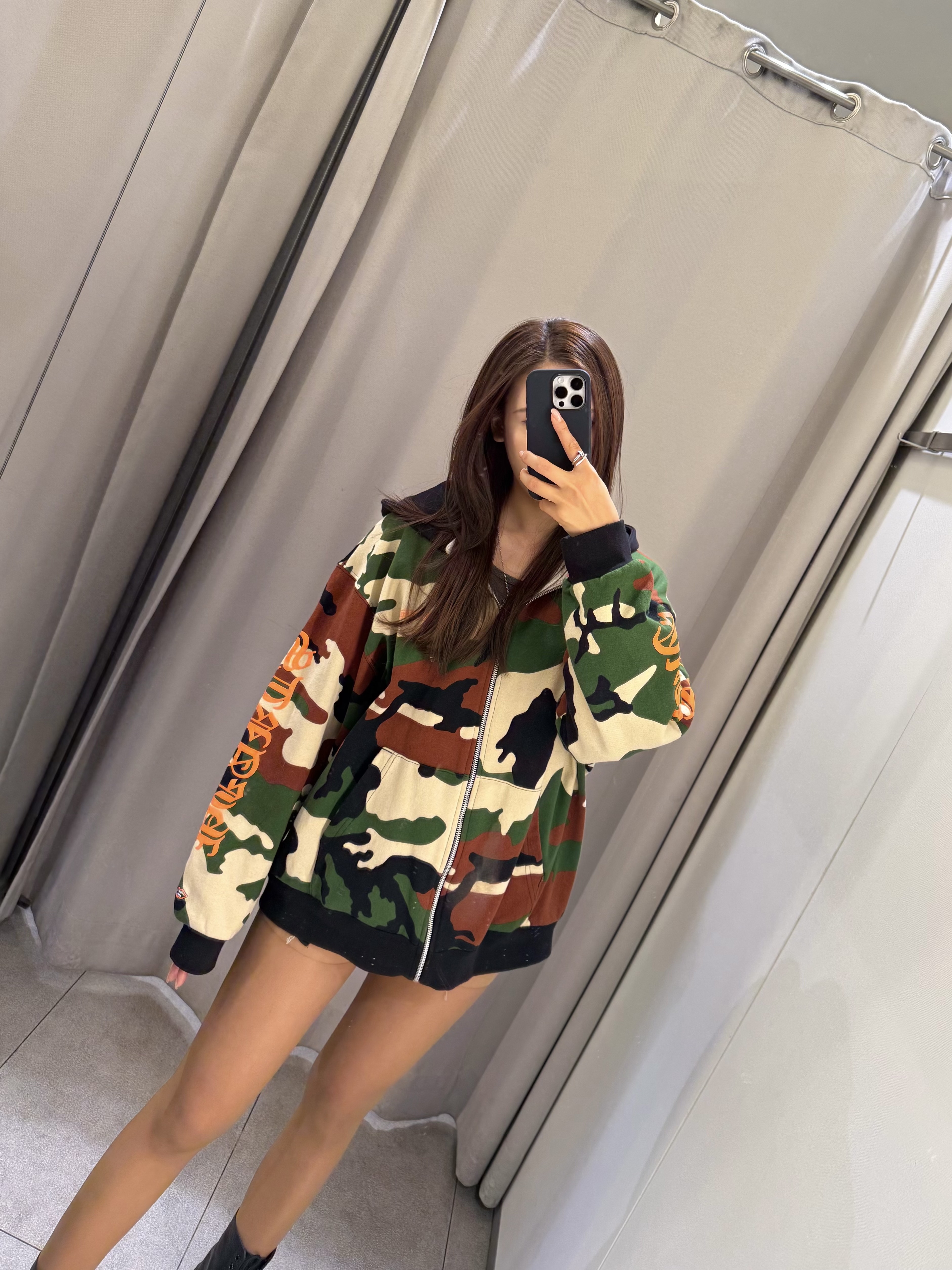 Chrome Hearts x Matty Boy Caution Hoodie Camo 착용 스타일