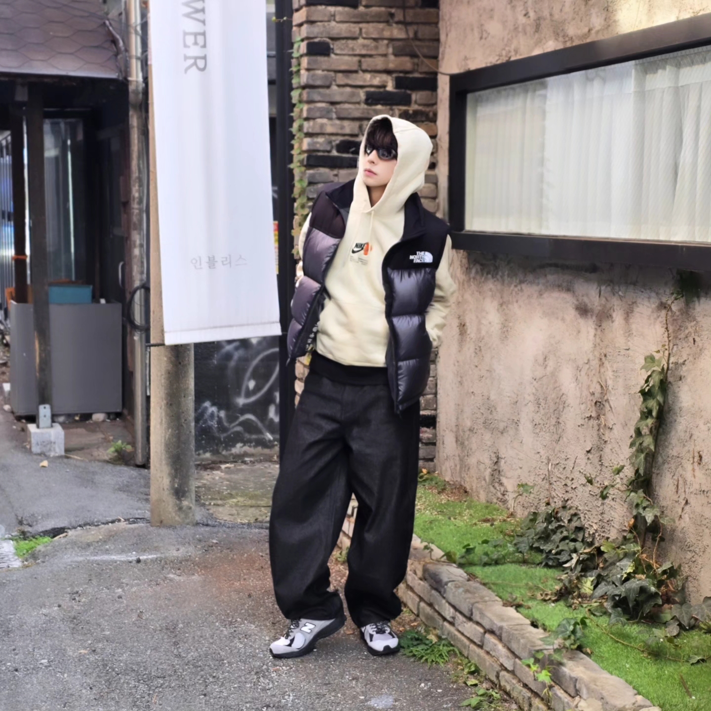 The North Face Novelty Nuptse Vest RDS Dark Gray - 25FW, Nike Club Fleece Pullover Hoodie Light Khaki 착용 스타일 - 2