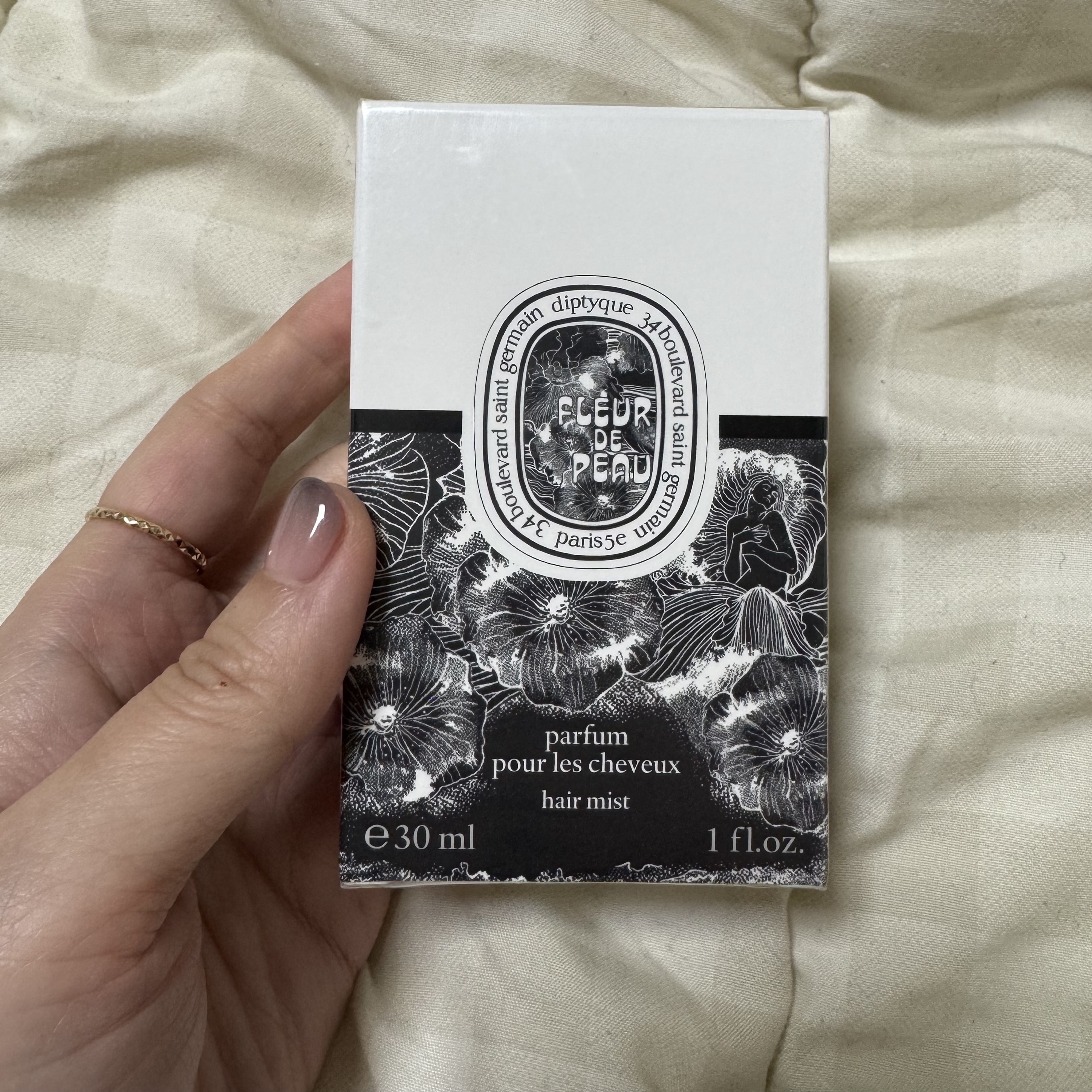 Diptyque Hair Mist Fleur De Peau 30ml 착용 스타일 - 2