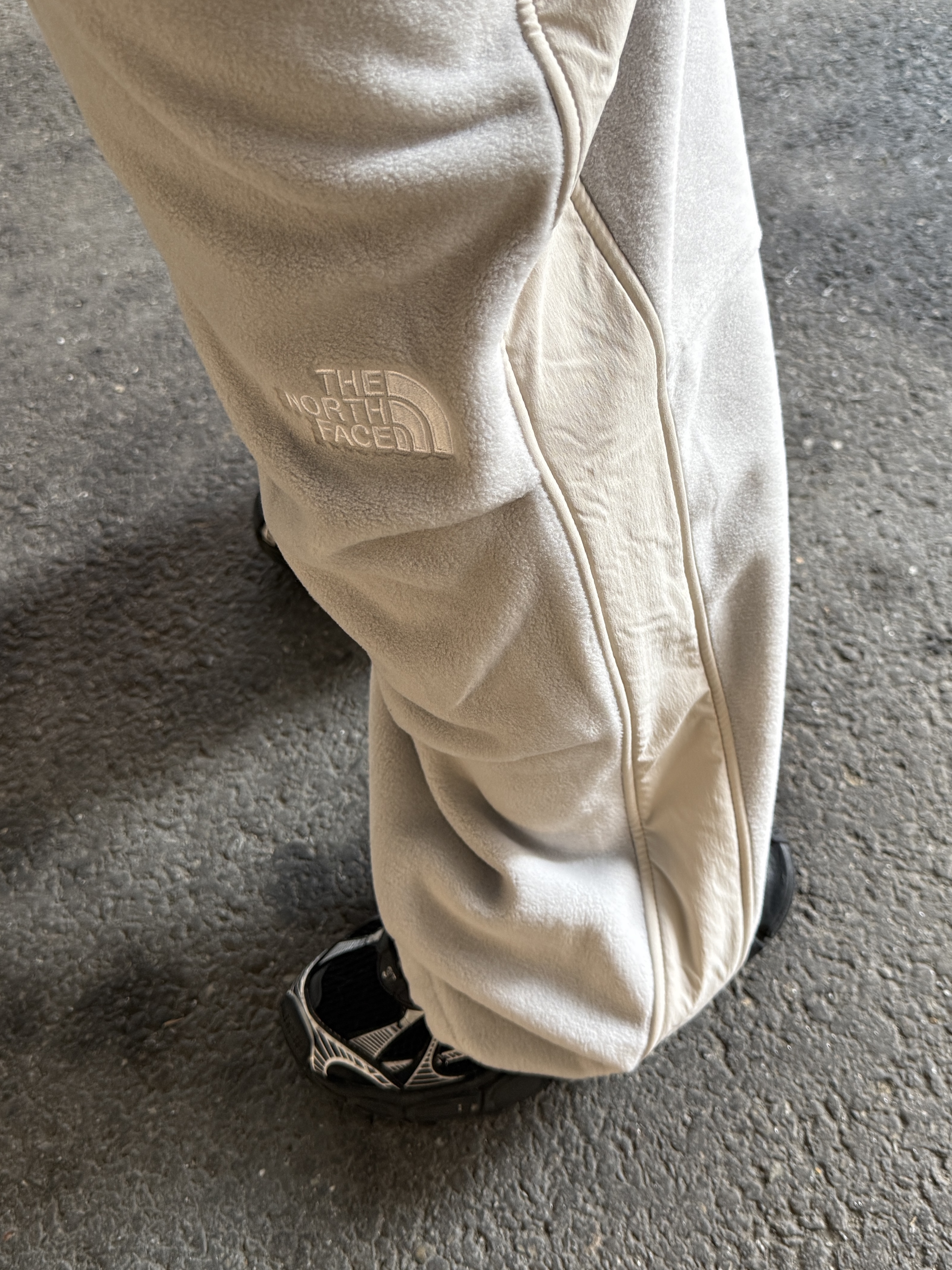 The North Face Banff Fleece Pants Stone Gray, The North Face Banff Fleece Pants Black 착용 스타일