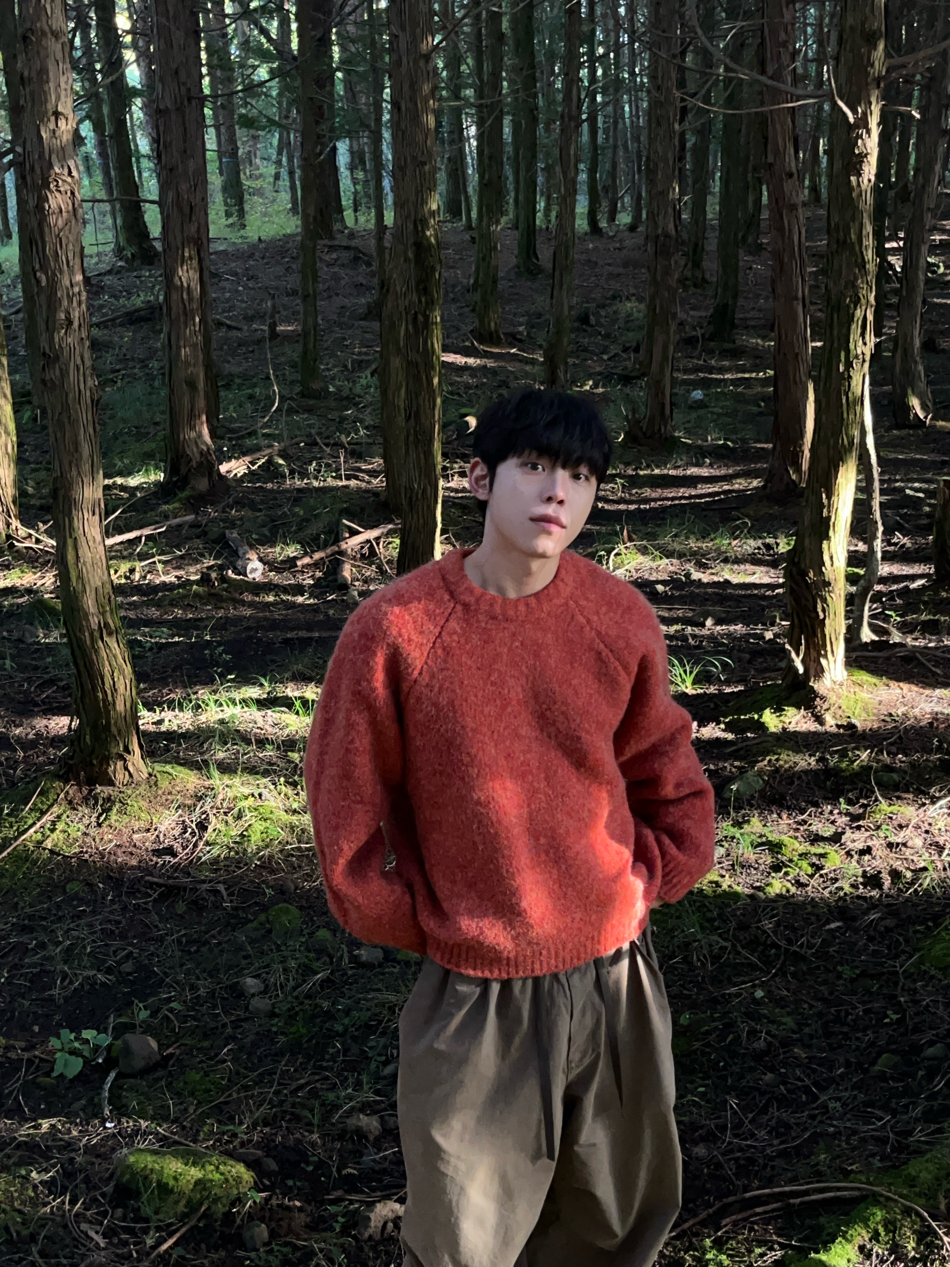 Knitted Boucle Reglan Crop Round Knit Orange 착용 스타일