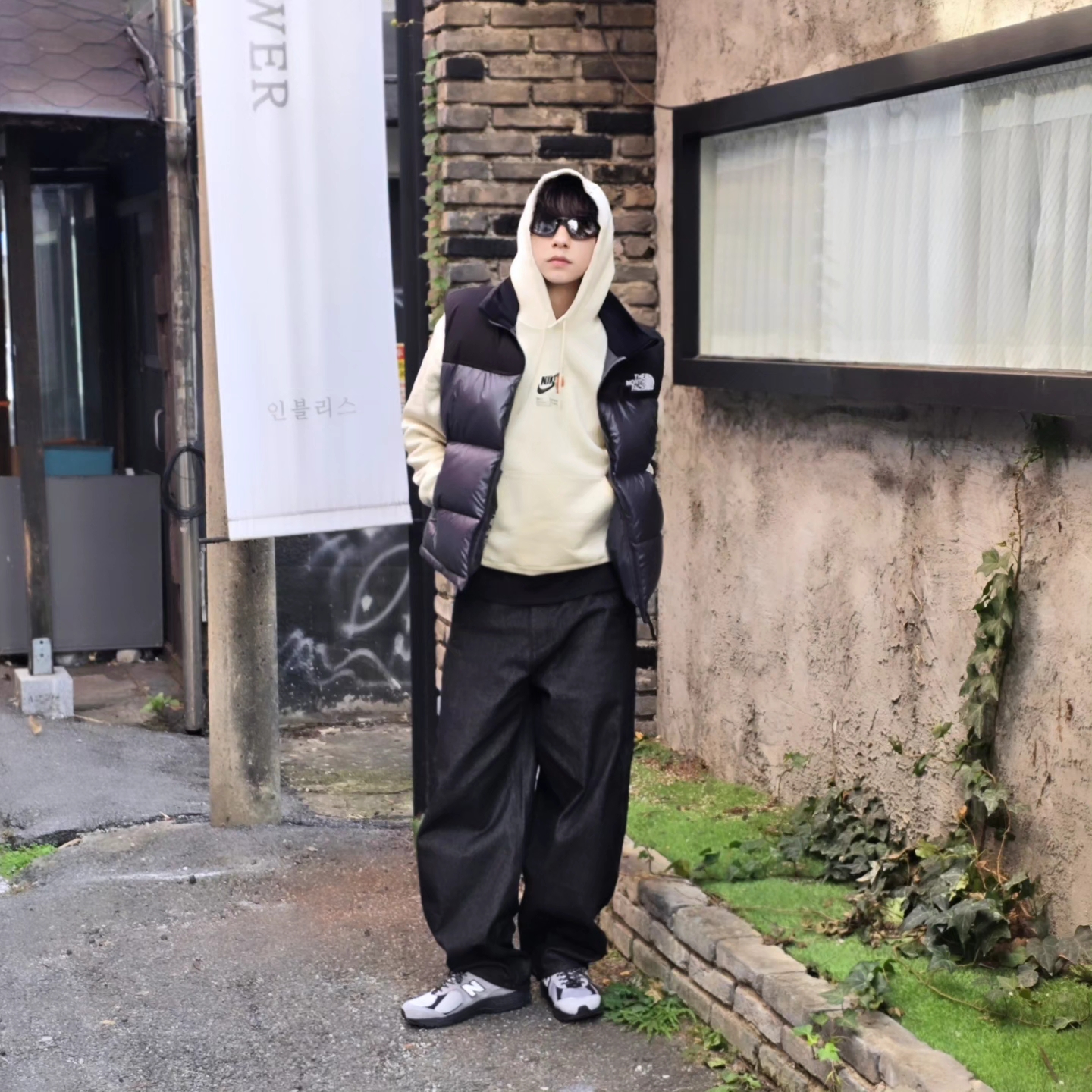 The North Face Novelty Nuptse Vest RDS Dark Gray - 25FW, Nike Club Fleece Pullover Hoodie Light Khaki 착용 스타일 - 1