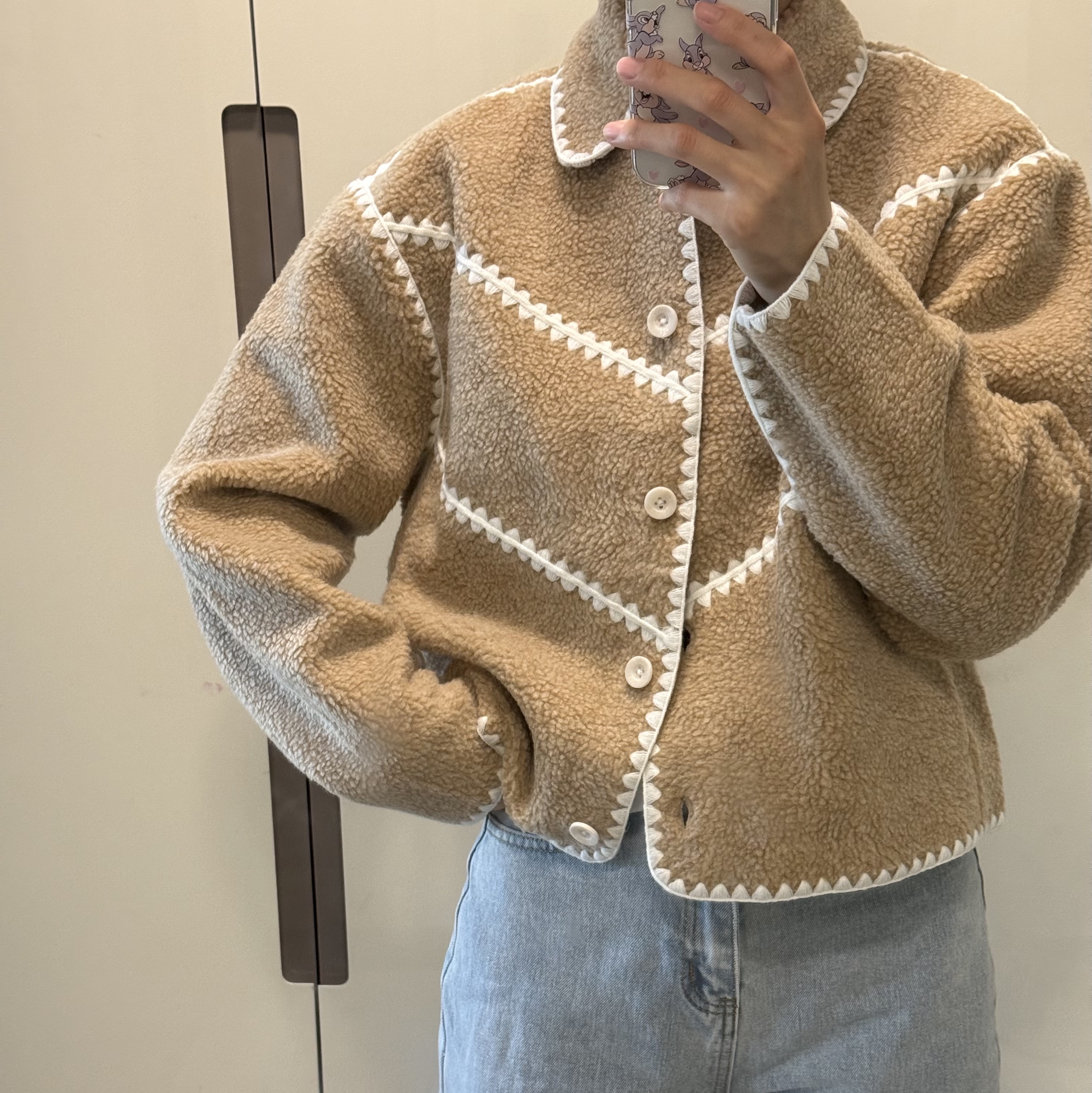 (W) UGG Ellison UGGfluff Shell Jacket Sand Heather 착용 스타일 - 1