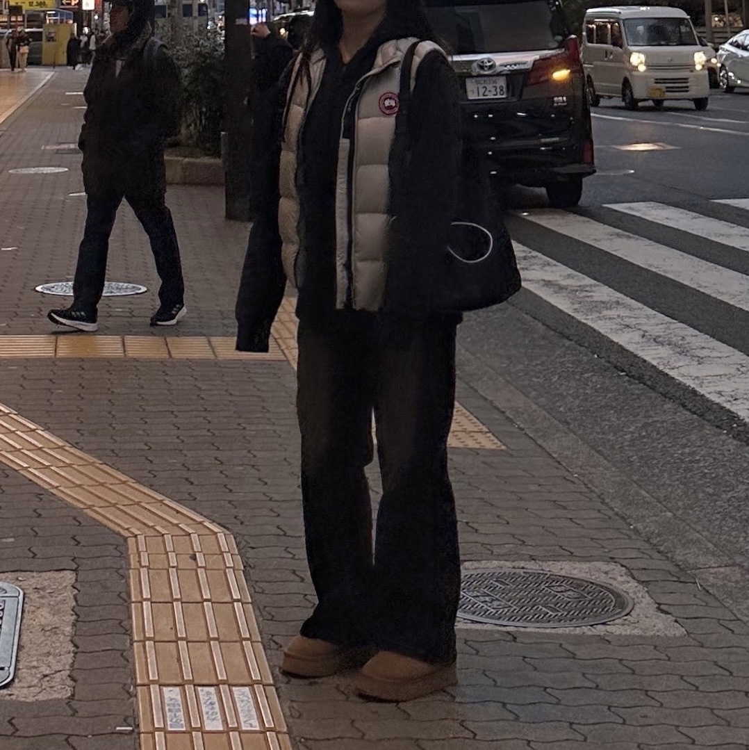 (W) Canada Goose Cypress Vest Silverbirch, (W) UGG Classic Ultra Mini Platform Boots Chestnut 착용 스타일