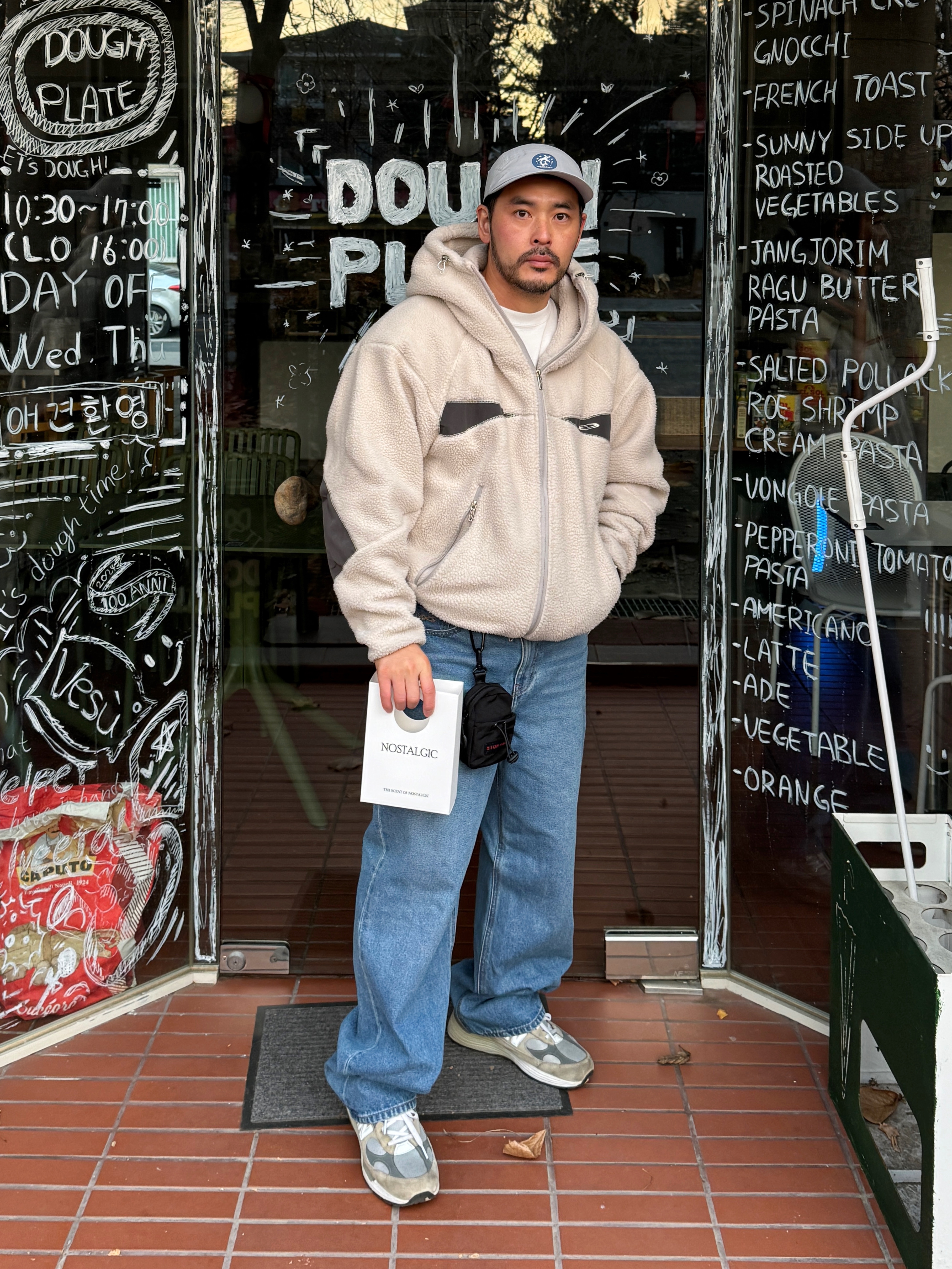 Opening Project Traveller Hooded Fleece Jacket Ecru, Opening Project Symbol Logo Cap Light Grey 착용 스타일 - 1
