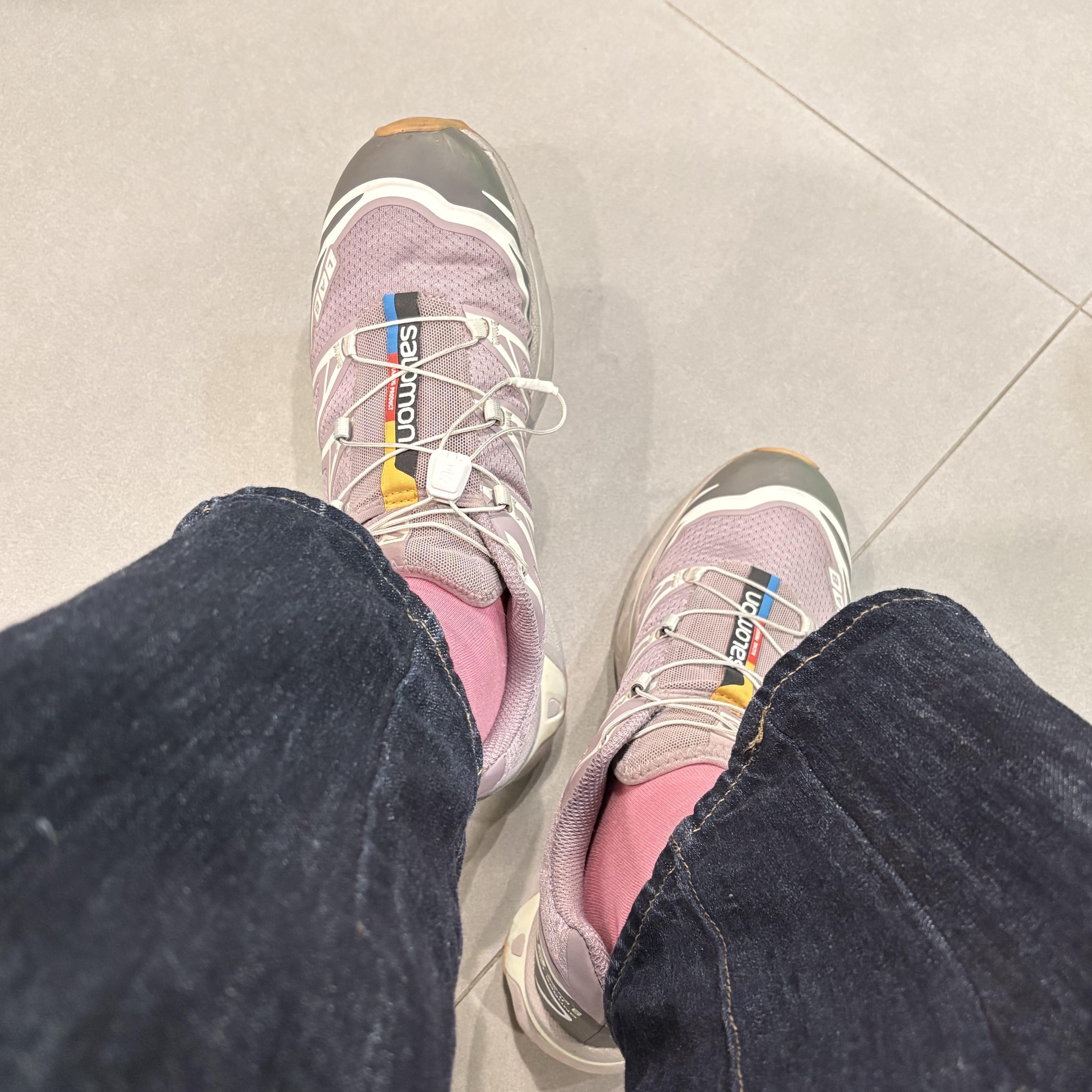 Dr. Martens 2976 Mono Smooth Leather Chelsea Boots Black, Salomon XT-6 Quail Plum Kitten 착용 스타일 - 2