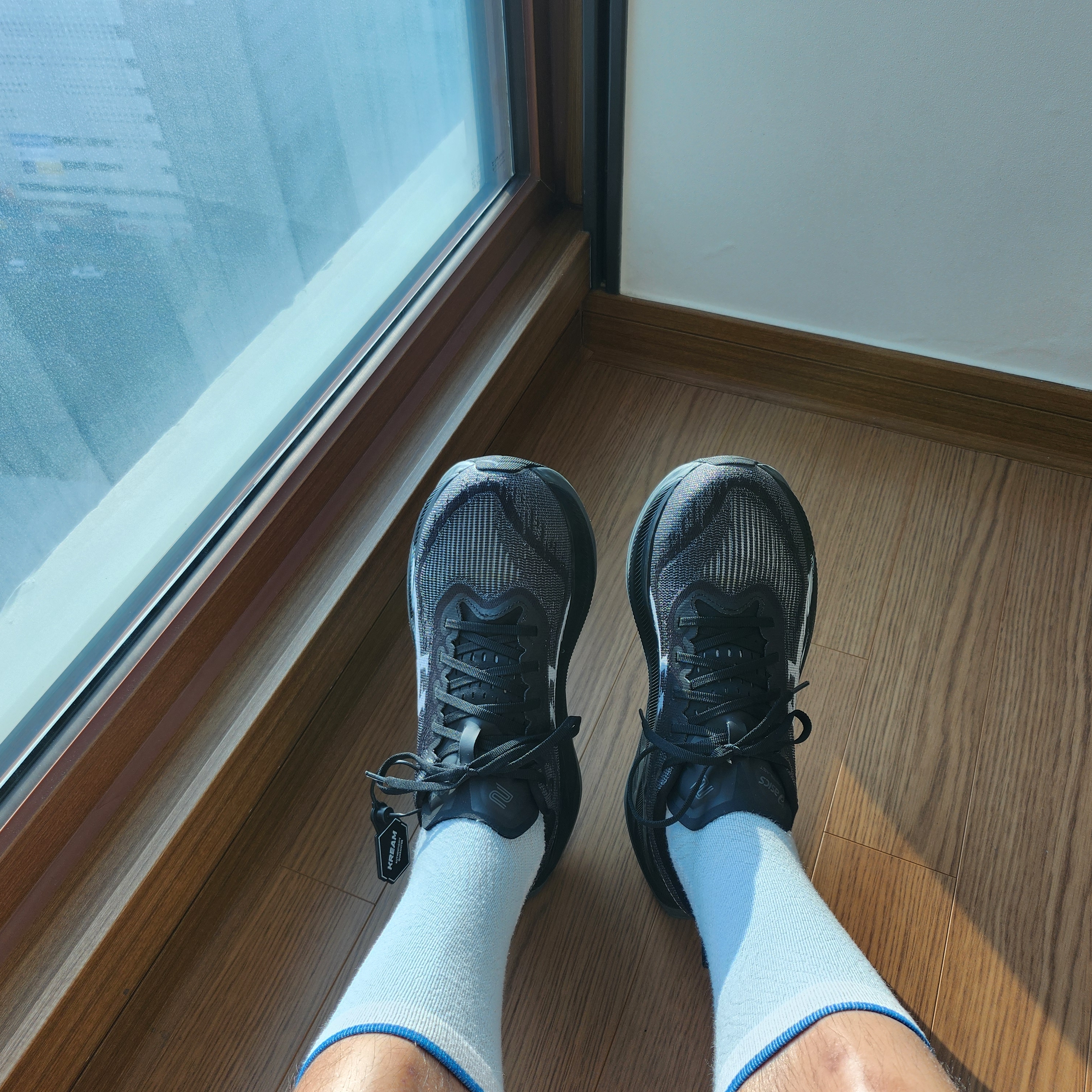 Asics Superblast 2 Black White 착용 스타일