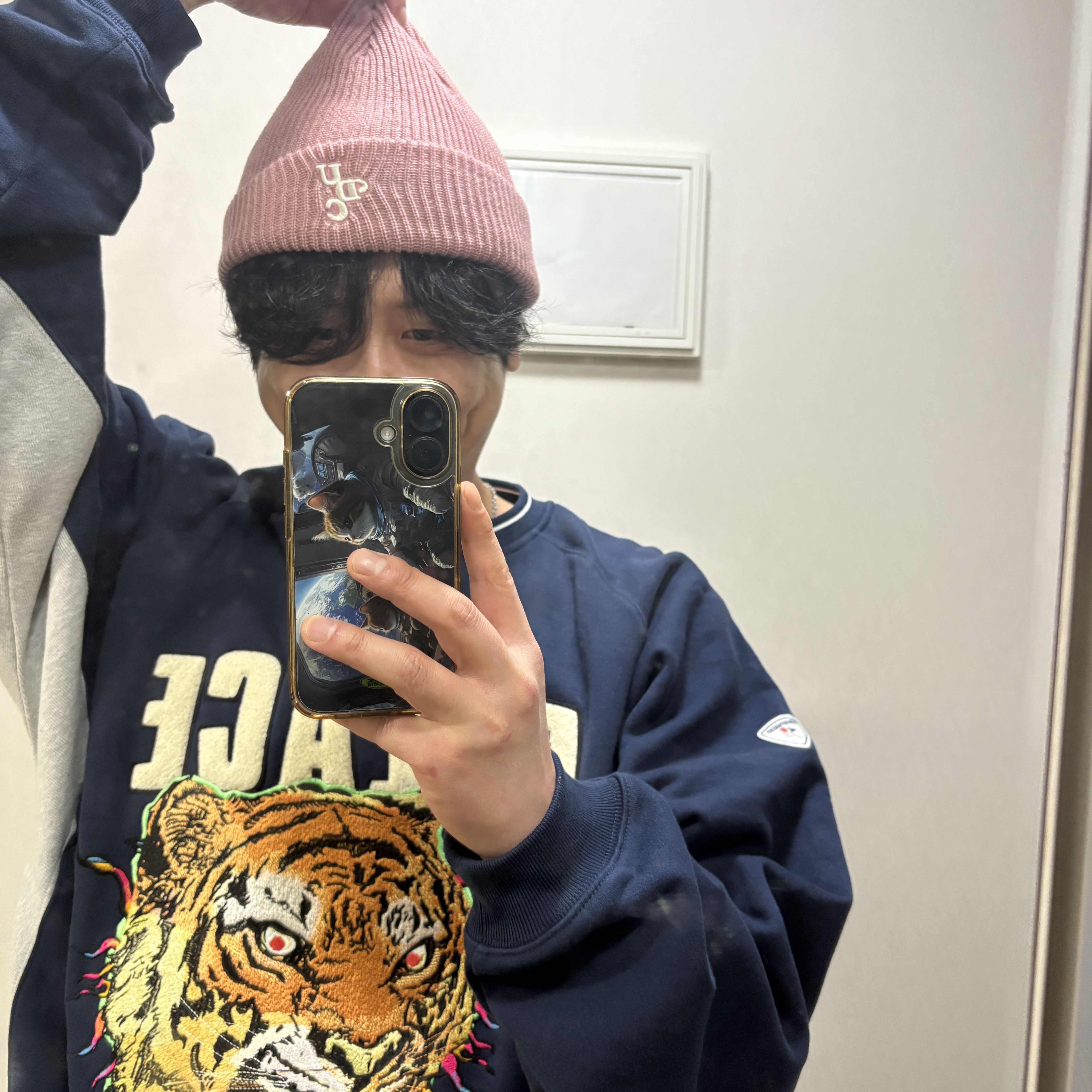 Palace Tora Tora Crew Navy - 25SS 착용 스타일