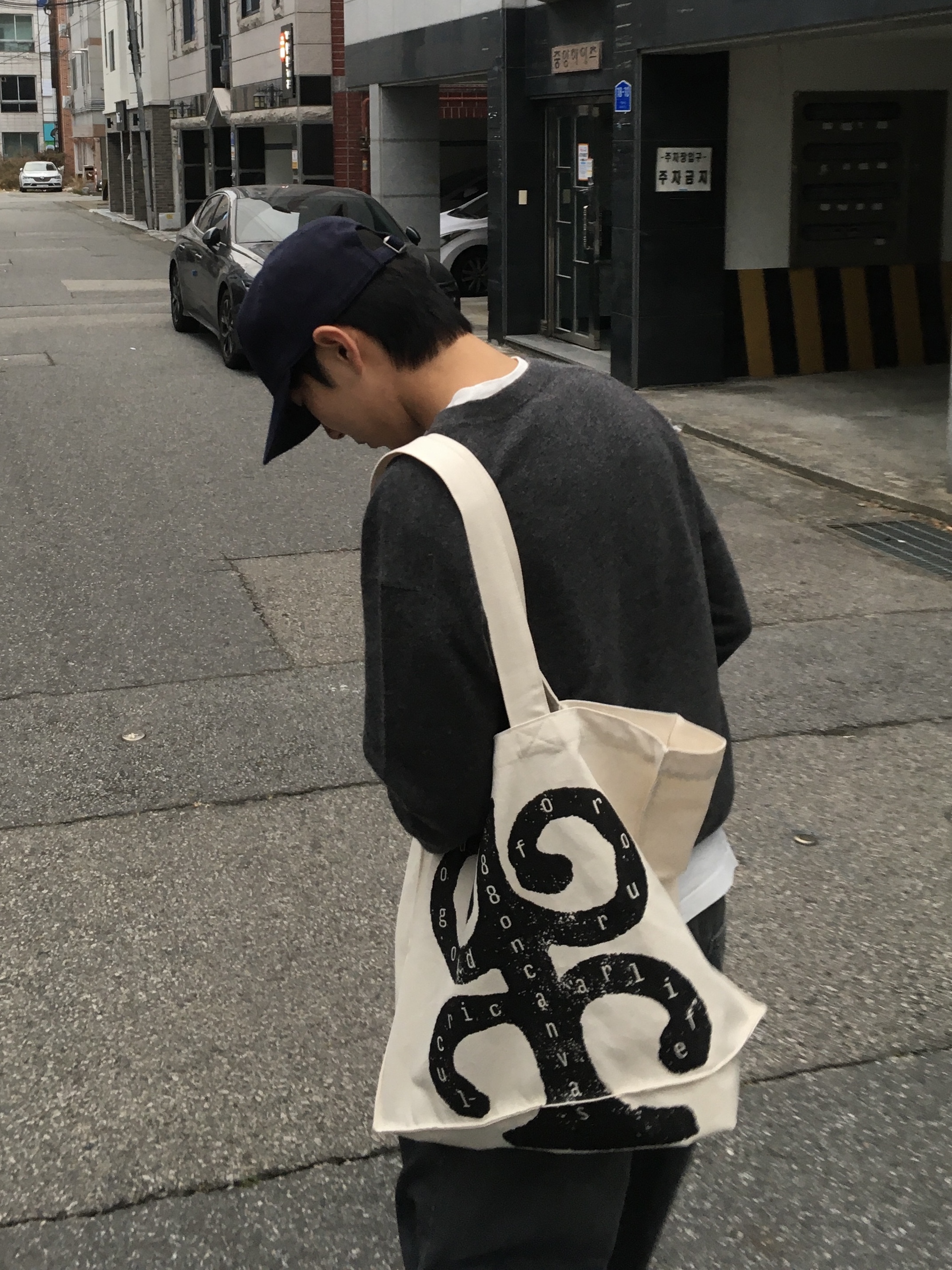 Polyteru Coated Gosima Denim Pants Blue, Dr. Martens 1461 Smooth Black 착용 스타일 - 6