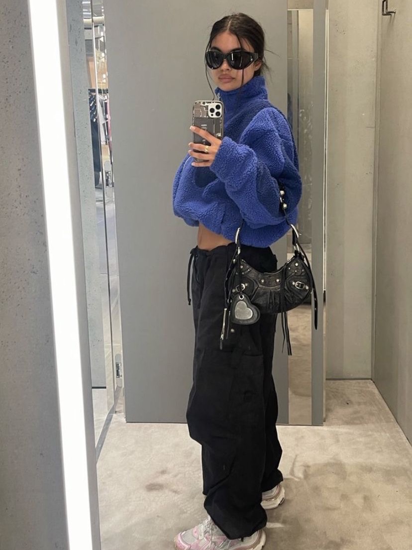Balenciaga Arena Lambskin Le Cagole XS Shoulder Bag Black, Balenciaga Le Cagole Small Shoulder Bag Black 착용 스타일