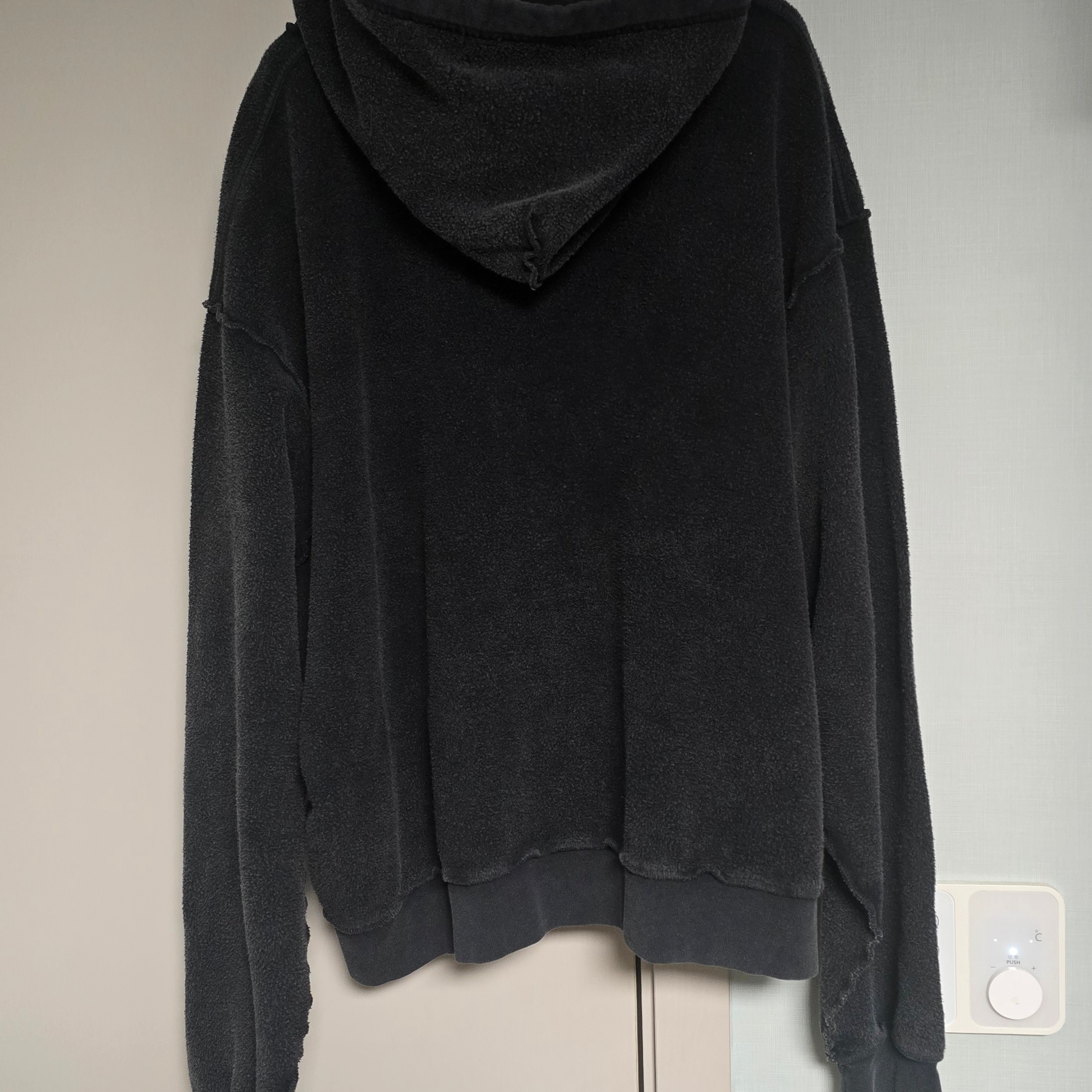 Balenciaga 3B Sports Icon Inside-Out Zip-Up Hoodie Faded Black 착용 스타일 - 2