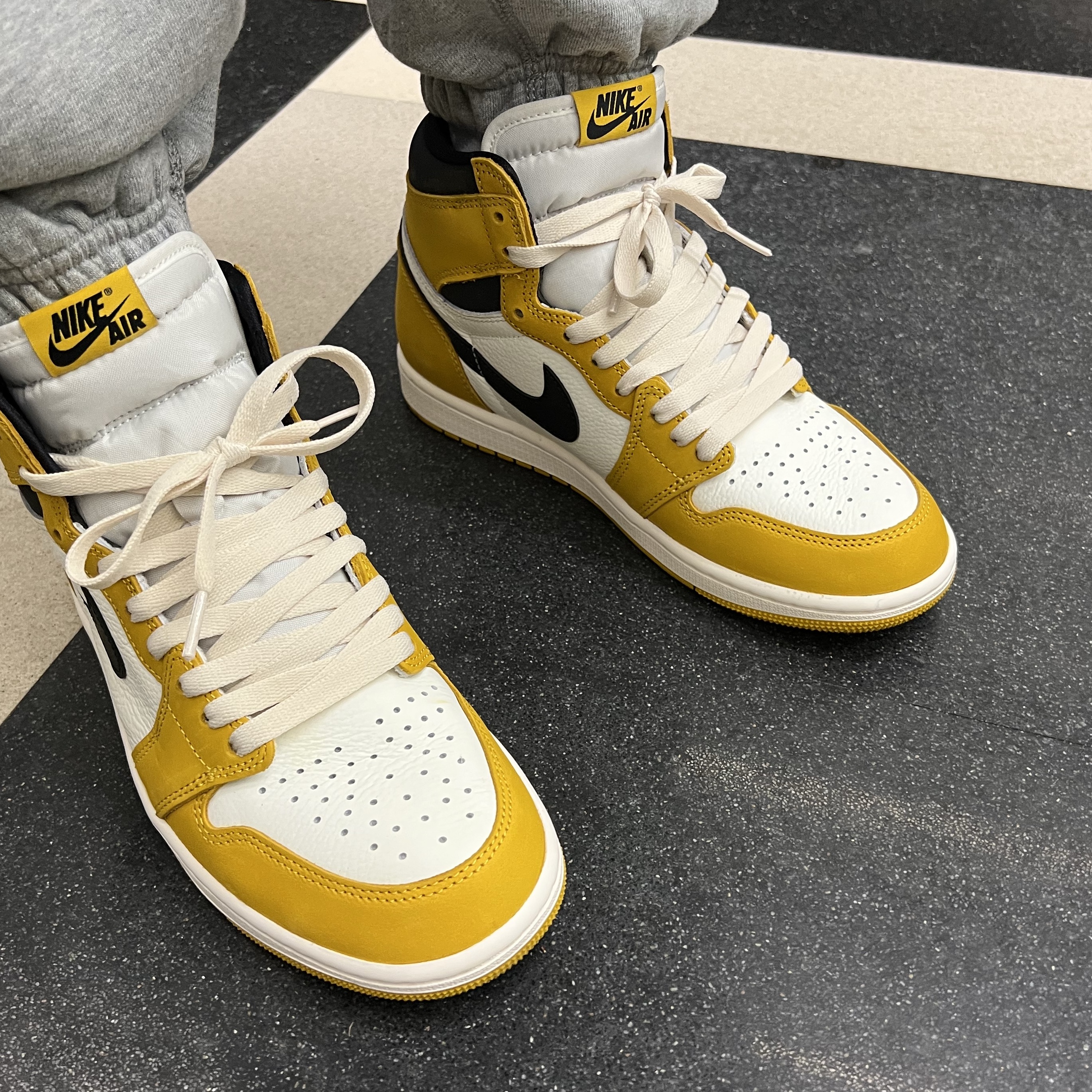 Jordan 1 Retro High OG Yellow Ochre 착용 스타일