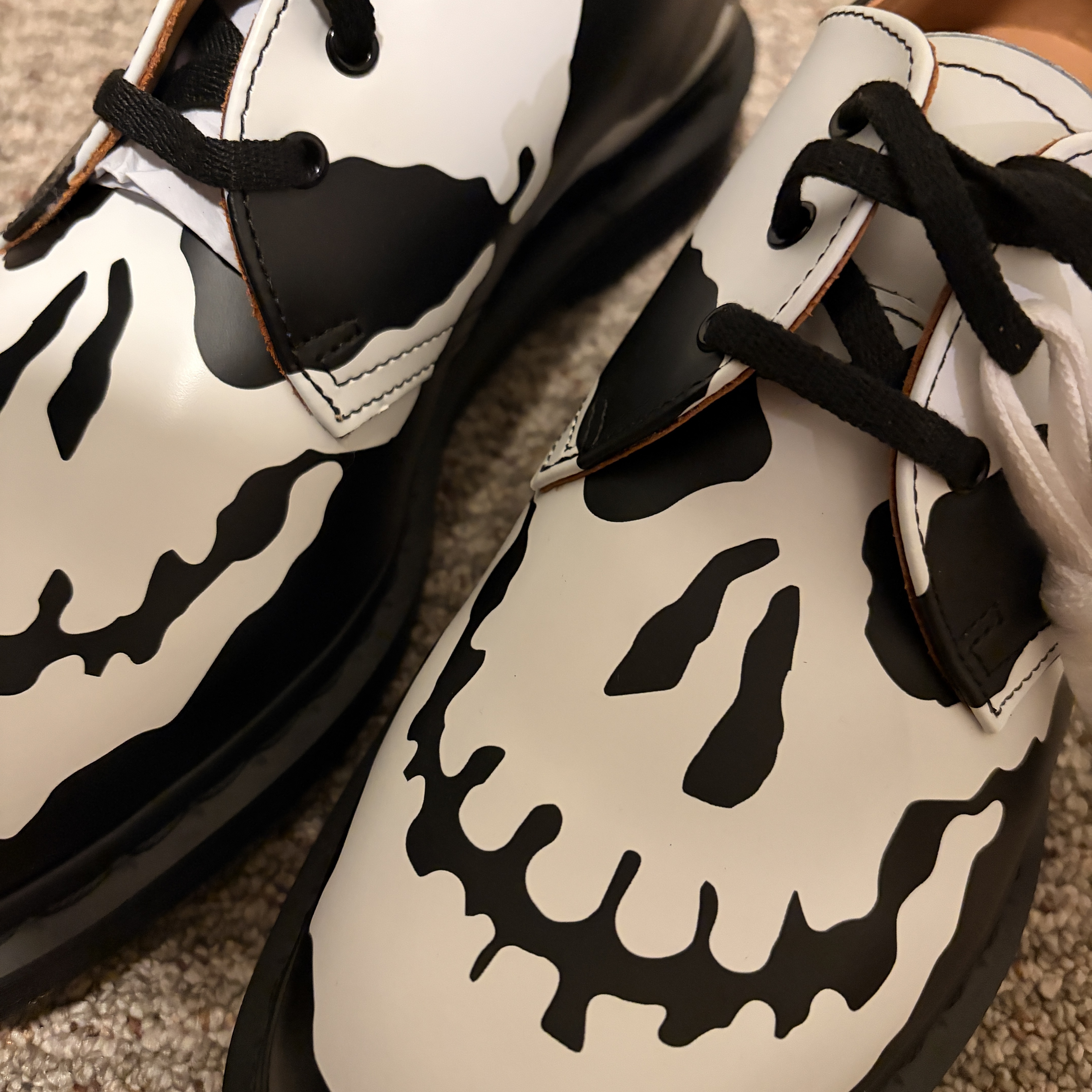 Dr. Martens x Supreme 1461 3-Eye Shoe Black - 25FW, Uniqlo x Needles Fleece Oversized Cardigan Black - KR 착용 스타일 - 4