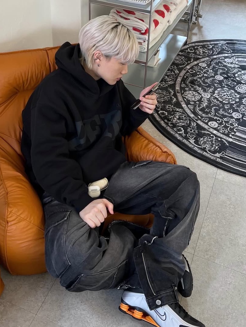 Permanent Archive Comfortable Per Hoodie Black, Nike Shox R4 Black Vast Grey 착용 스타일
