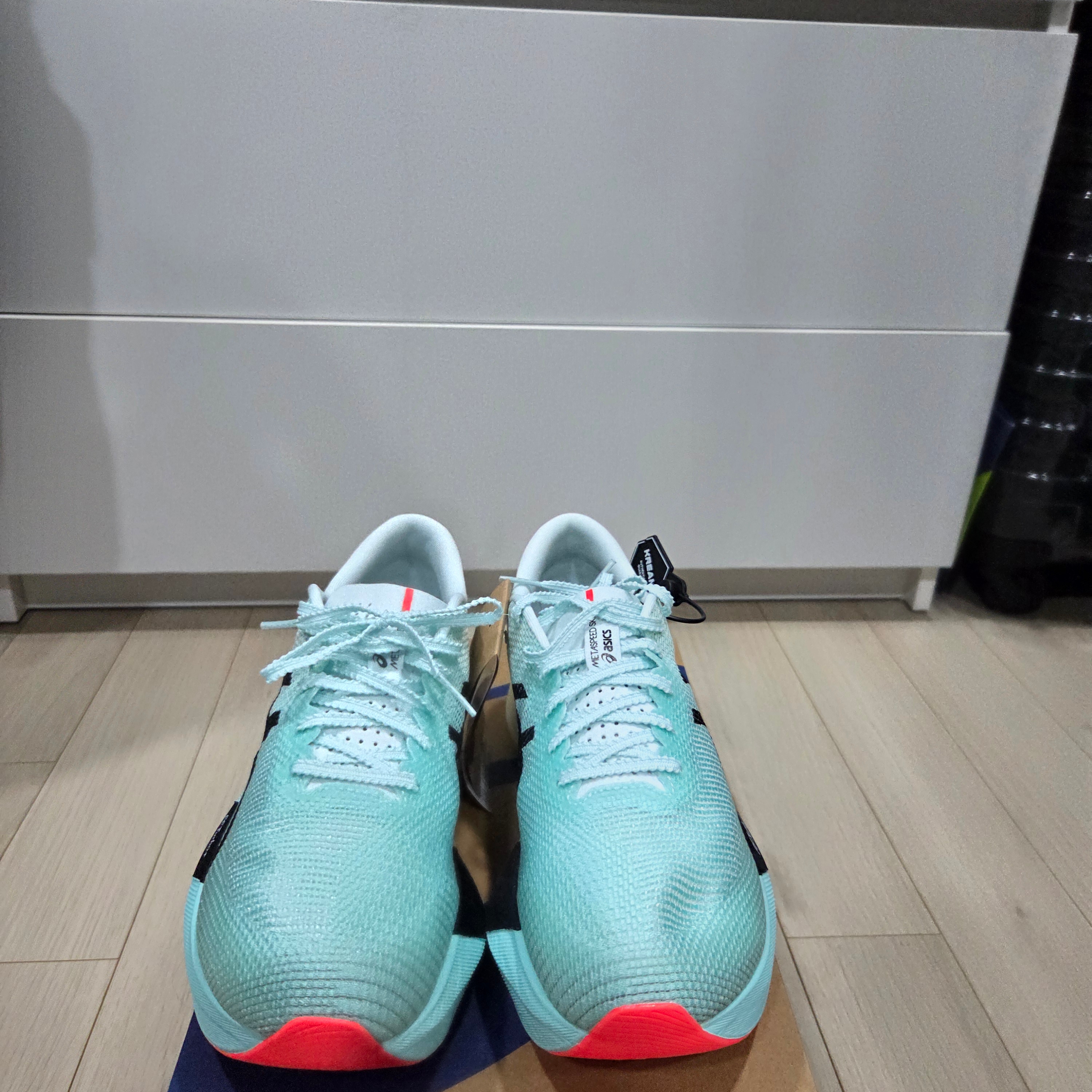 Asics Metaspeed Sky Paris Illuminate Mint Black 착용 스타일 - 2