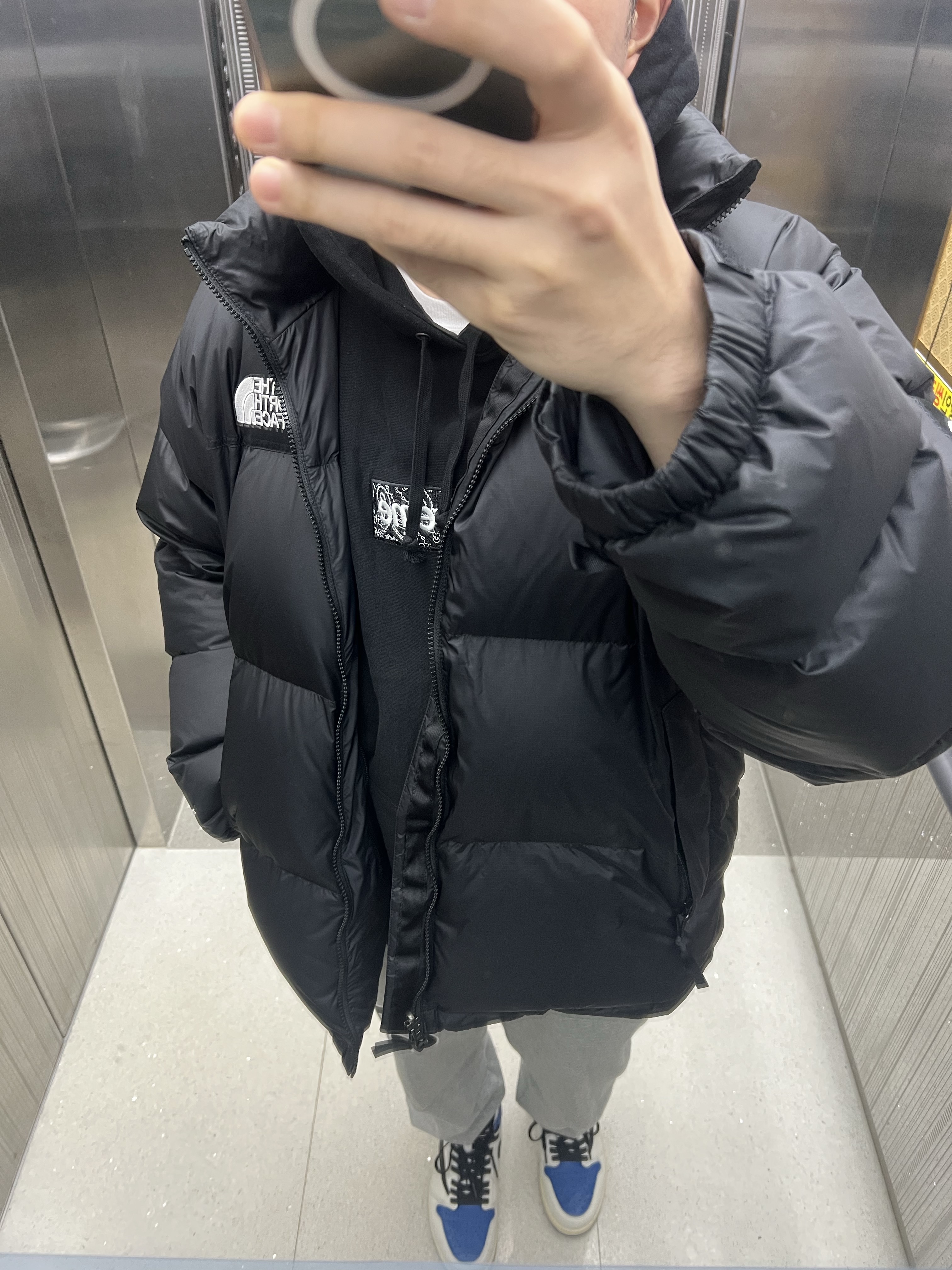 Supreme x The North Face Nuptse Jacket Black - 24FW, Supreme Bandana Box Logo Hooded Sweatshirt Black - 19FW 착용 스타일