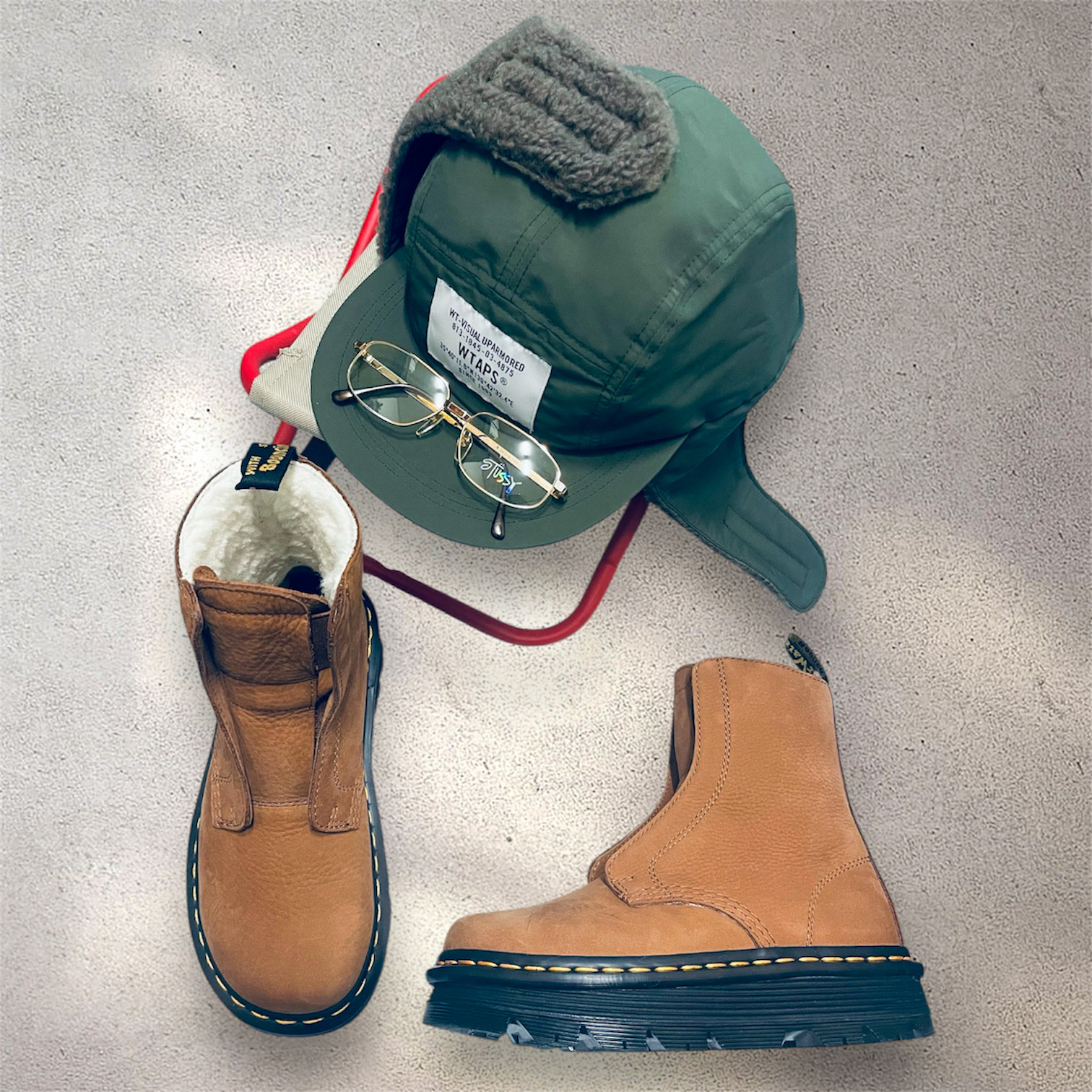 Dr. Martens Zebzag Laceless Boots Desert Brown 착용 스타일