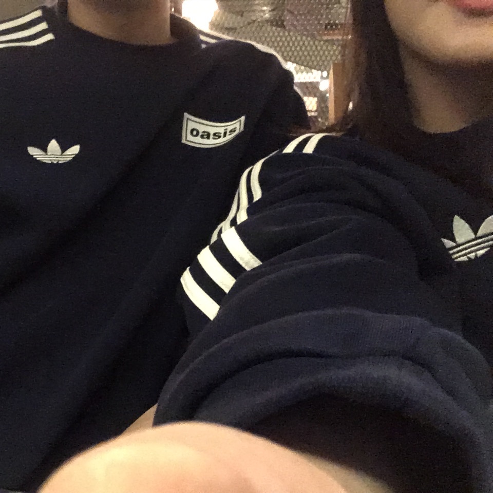 Adidas x Oasis Tour Oversized Crew Night Indigo - KR Sizing 착용 스타일 - 1