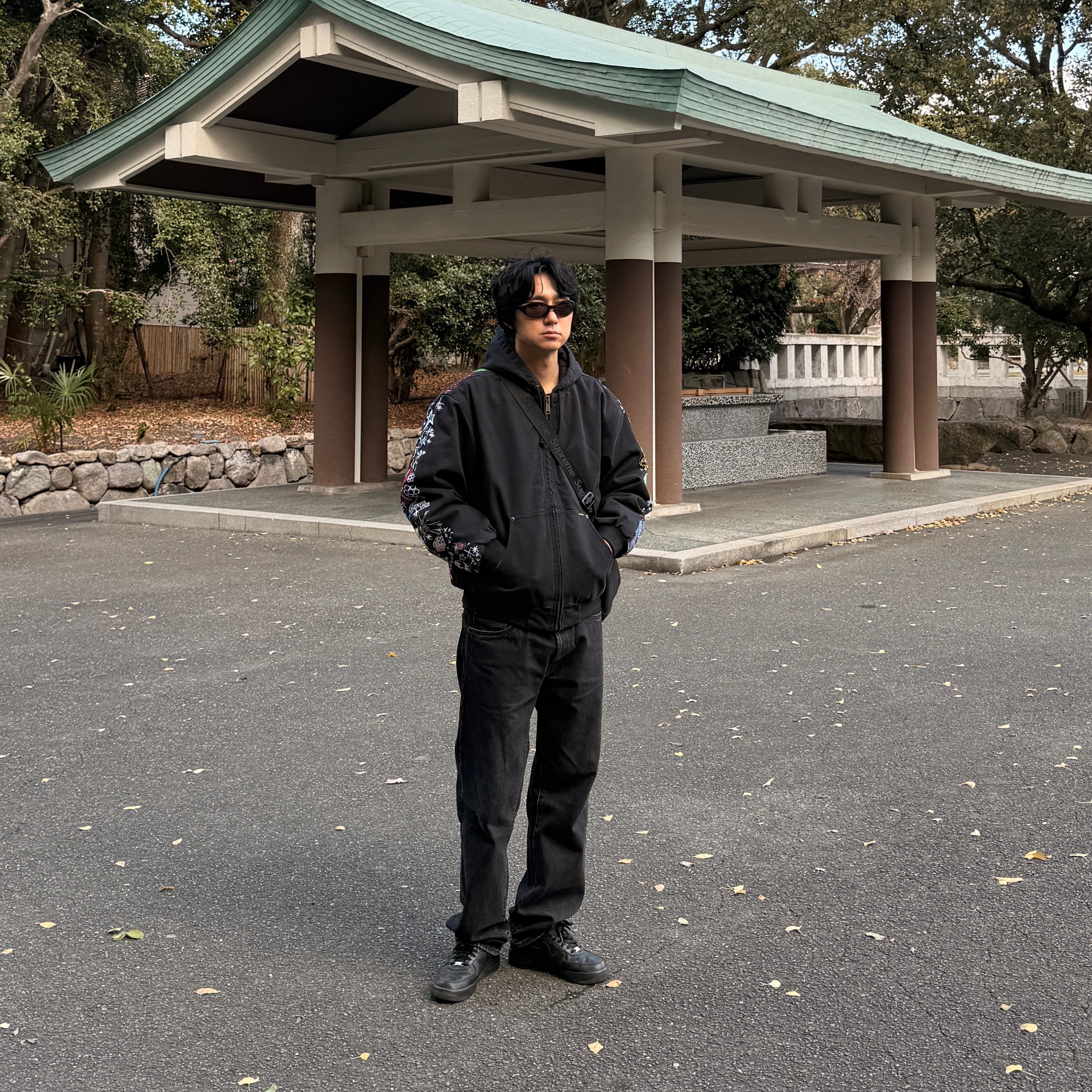 Supreme AOI Embroidered Hooded Work Jacket Black - 25SS, Supreme Regular Jean Washed Black - 23FW 착용 스타일 - 1