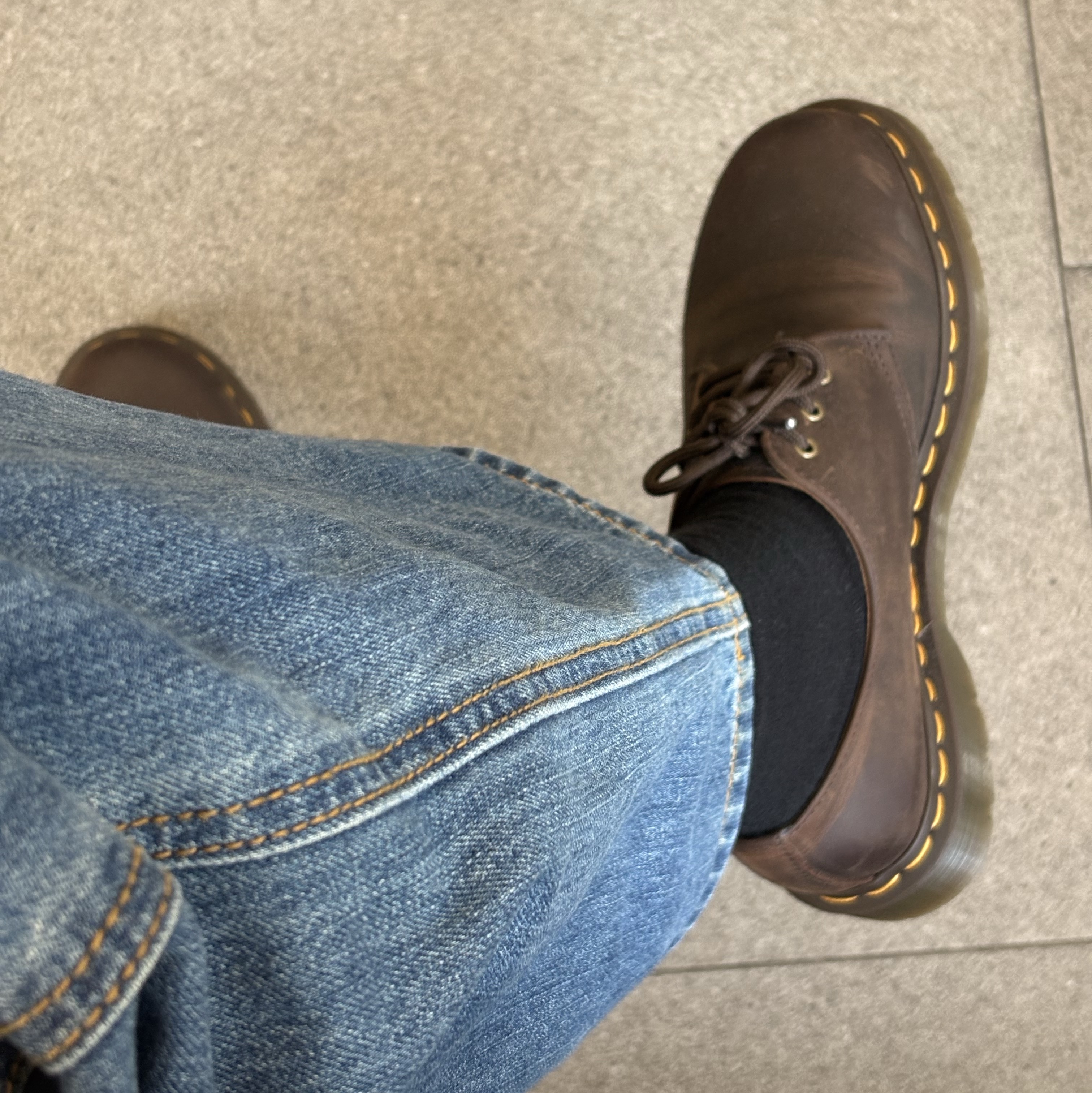 Dr. Martens 2976 Mono Smooth Leather Chelsea Boots Black, Salomon XT-6 Quail Plum Kitten 착용 스타일 - 4