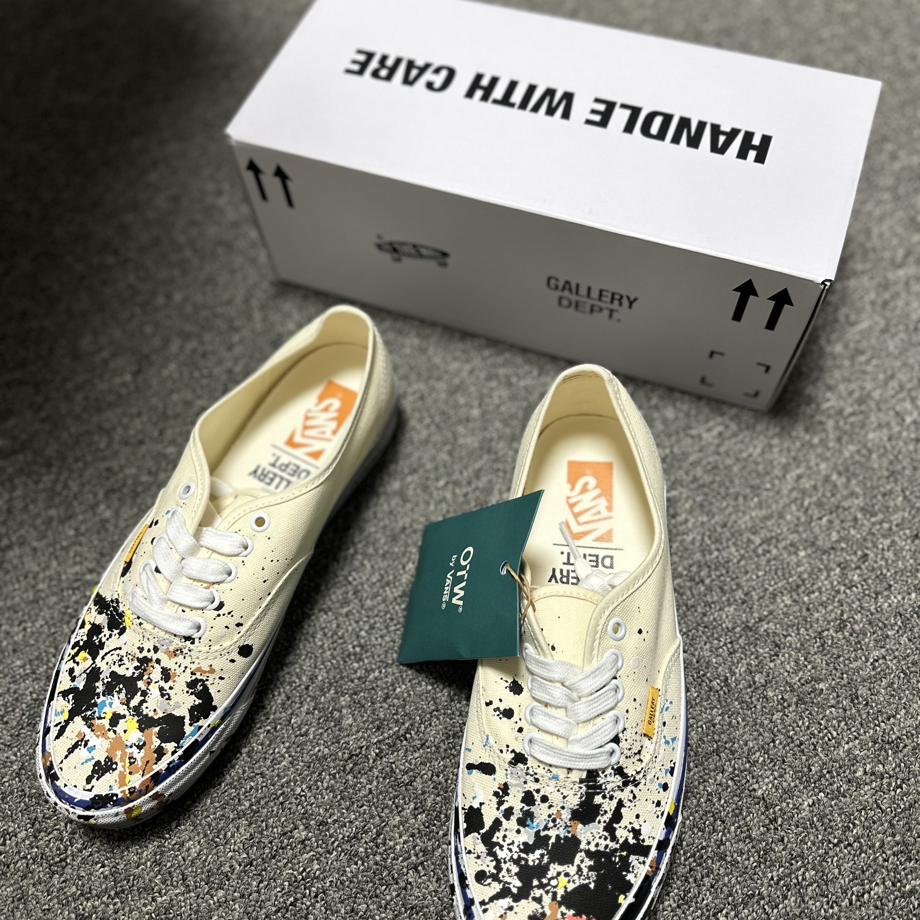 Vans x Gallery Dept. OTW Authentic 44 Black, Vans x Gallery Dept. Authentic Reissue 44 Art That Kills 착용 스타일 - 3
