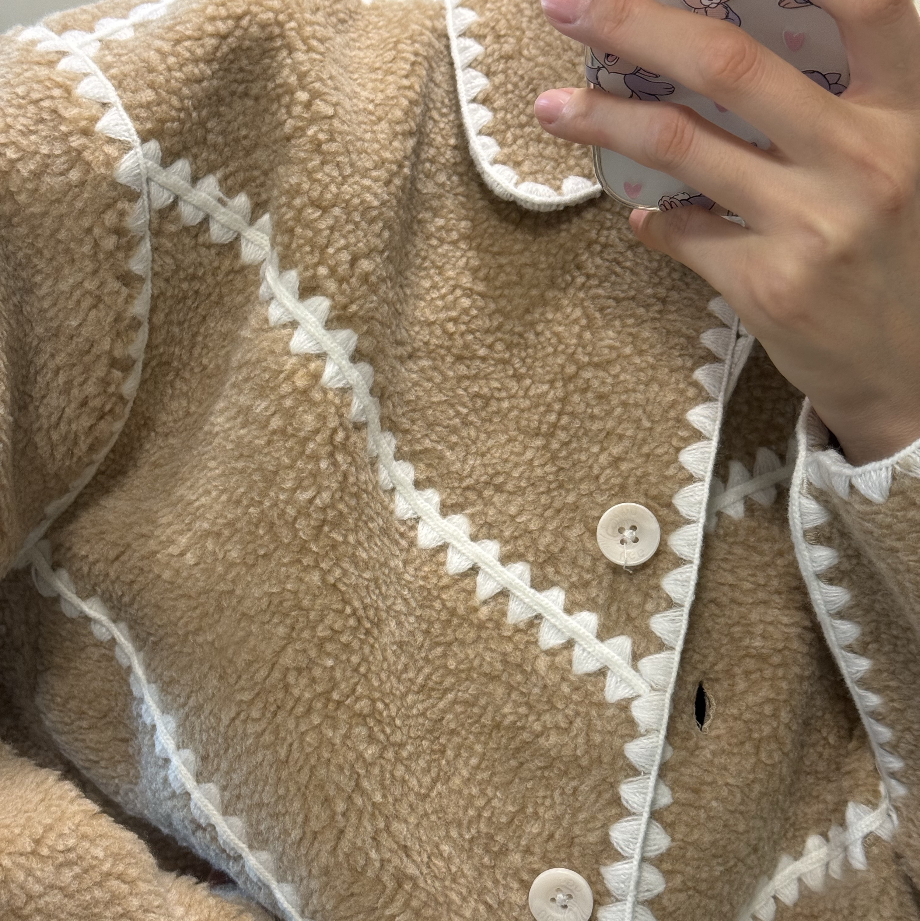 (W) UGG Ellison UGGfluff Shell Jacket Sand Heather 착용 스타일 - 2