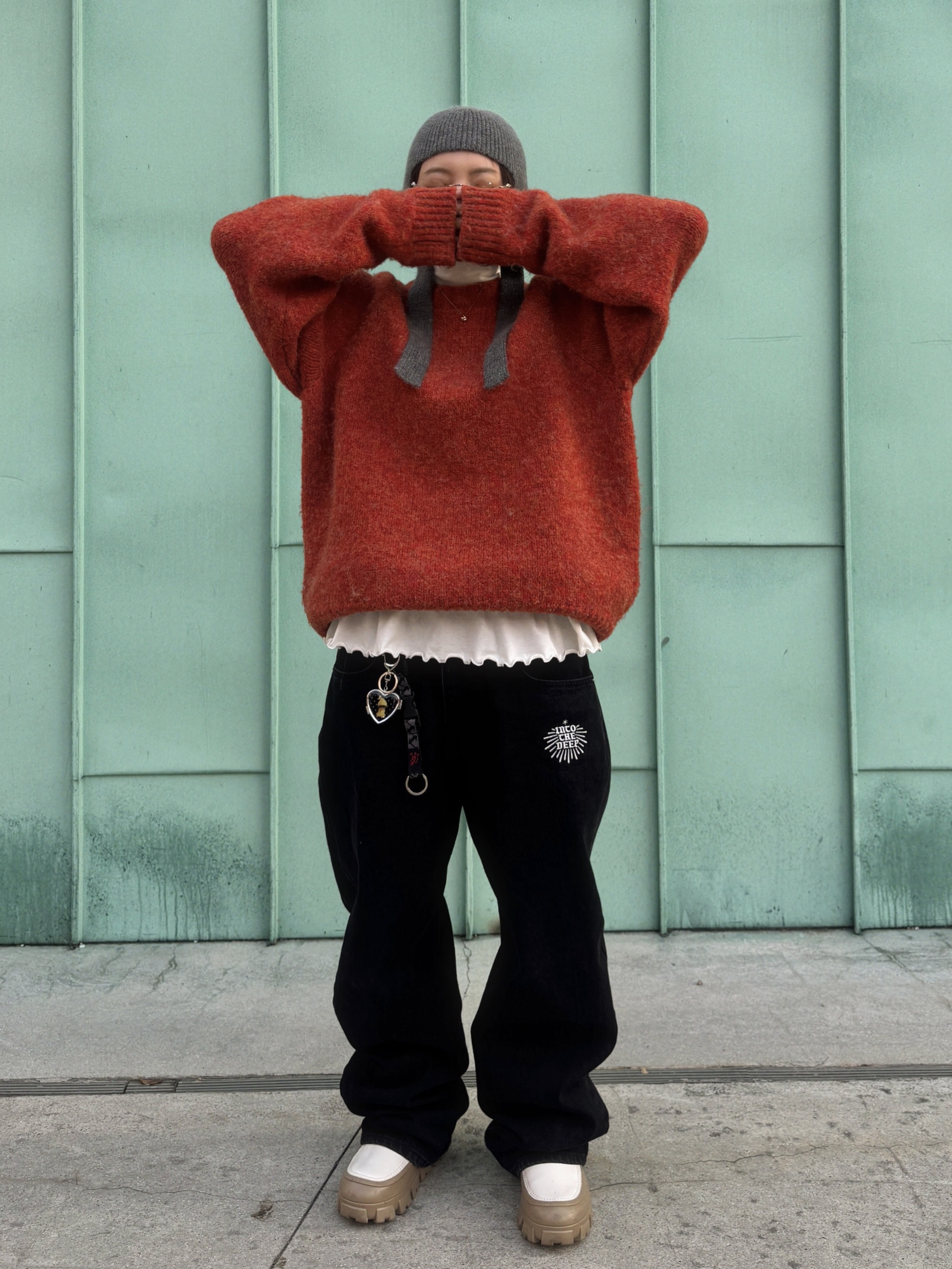 Knitted Boucle Reglan Crop Round Knit Orange 착용 스타일