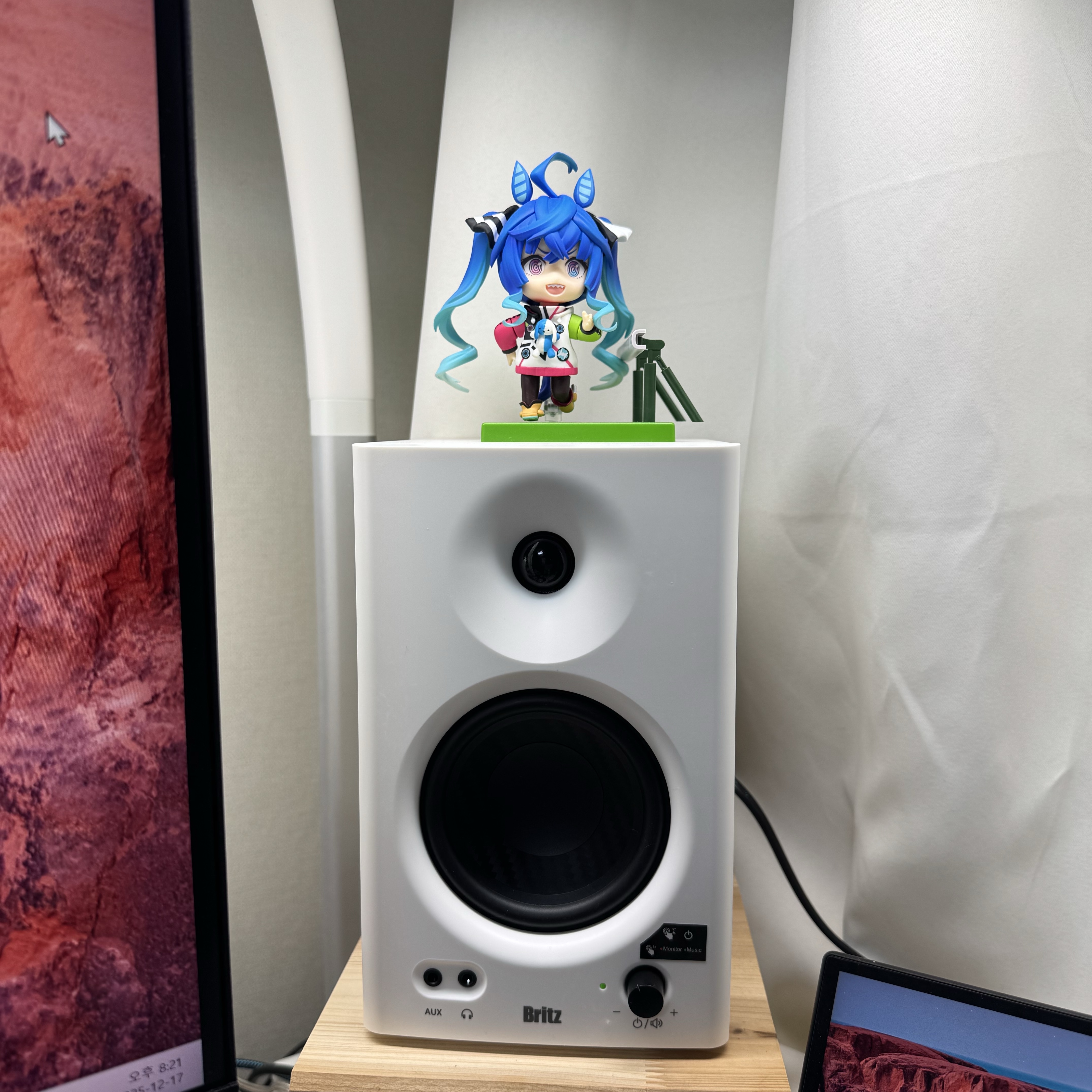 Britz BR-Monitor4 Studio Monitor Speaker White 착용 스타일
