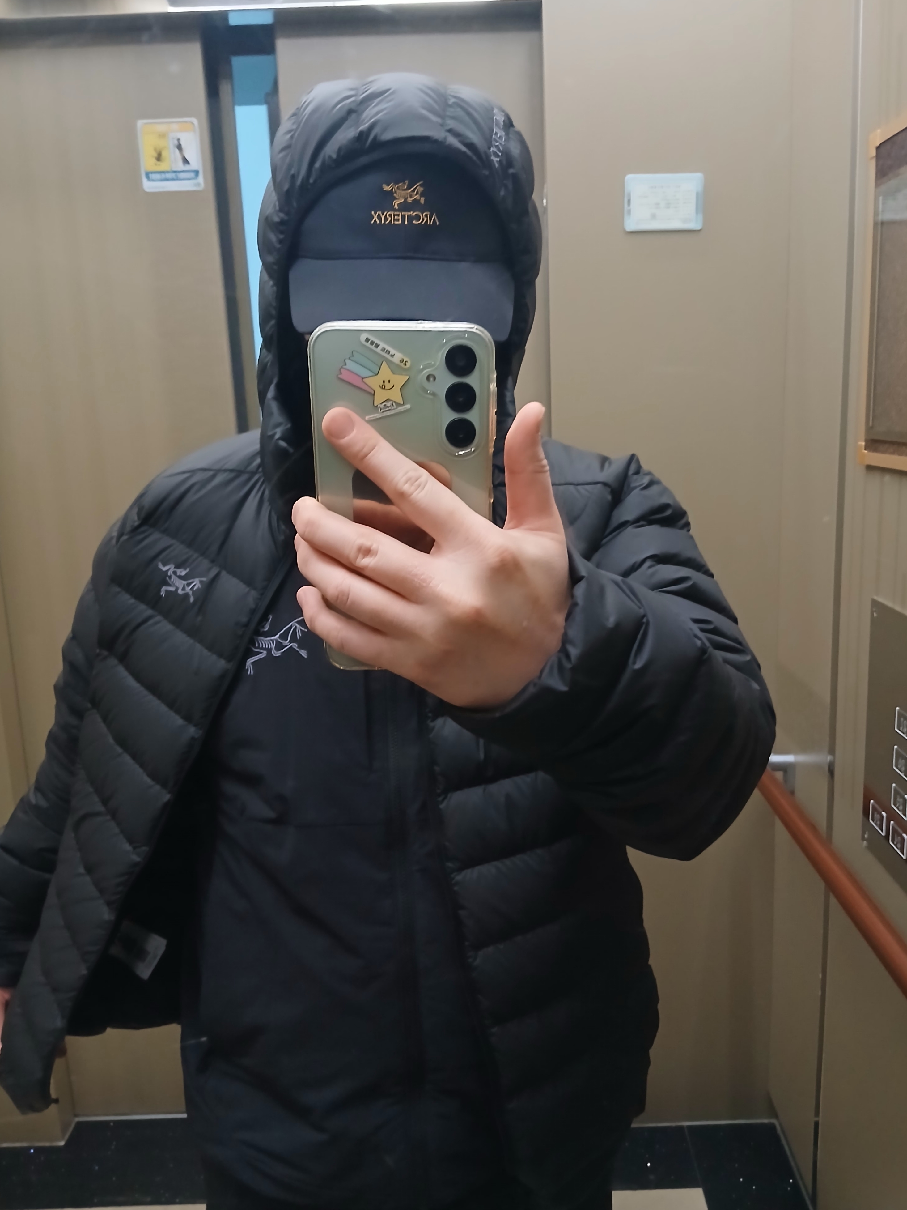 Arc'teryx Bird Word Cap 24K Black, Arc'teryx Allium Insulated Jacket Black 착용 스타일 - 4