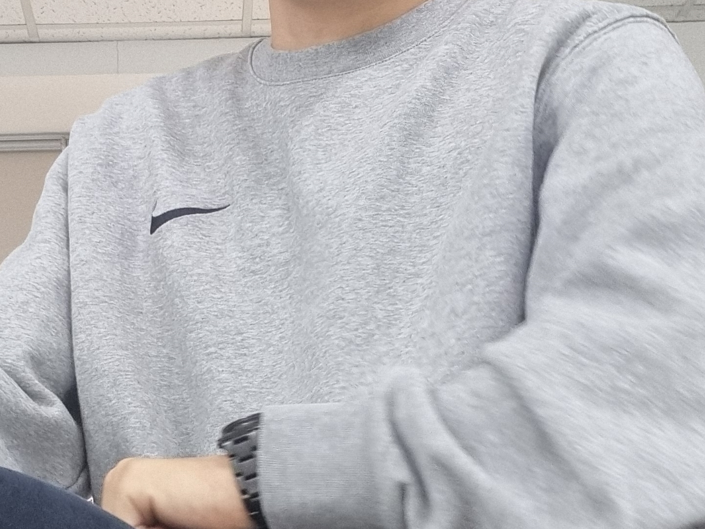 Nike Park Crew Sweatshirt Grey Heather 착용 스타일
