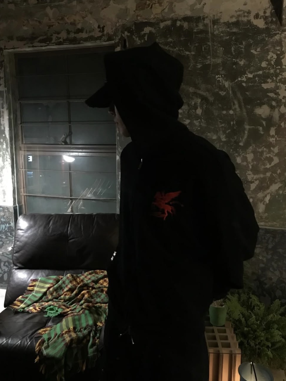 PACOSPLY Falling Angel Zip Up Hoodie Black 착용 스타일