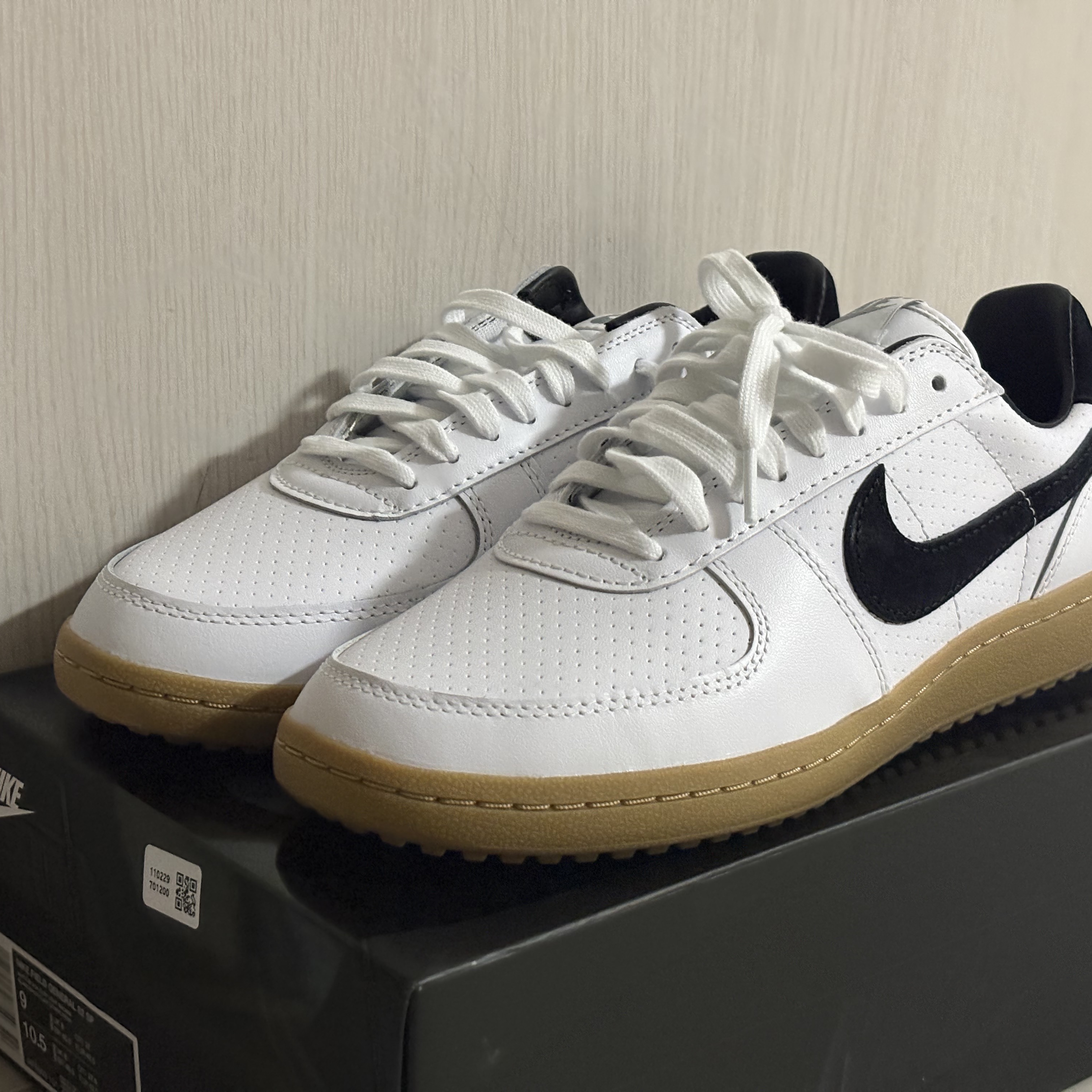 Nike Field General 82 SP White and Black 착용 스타일