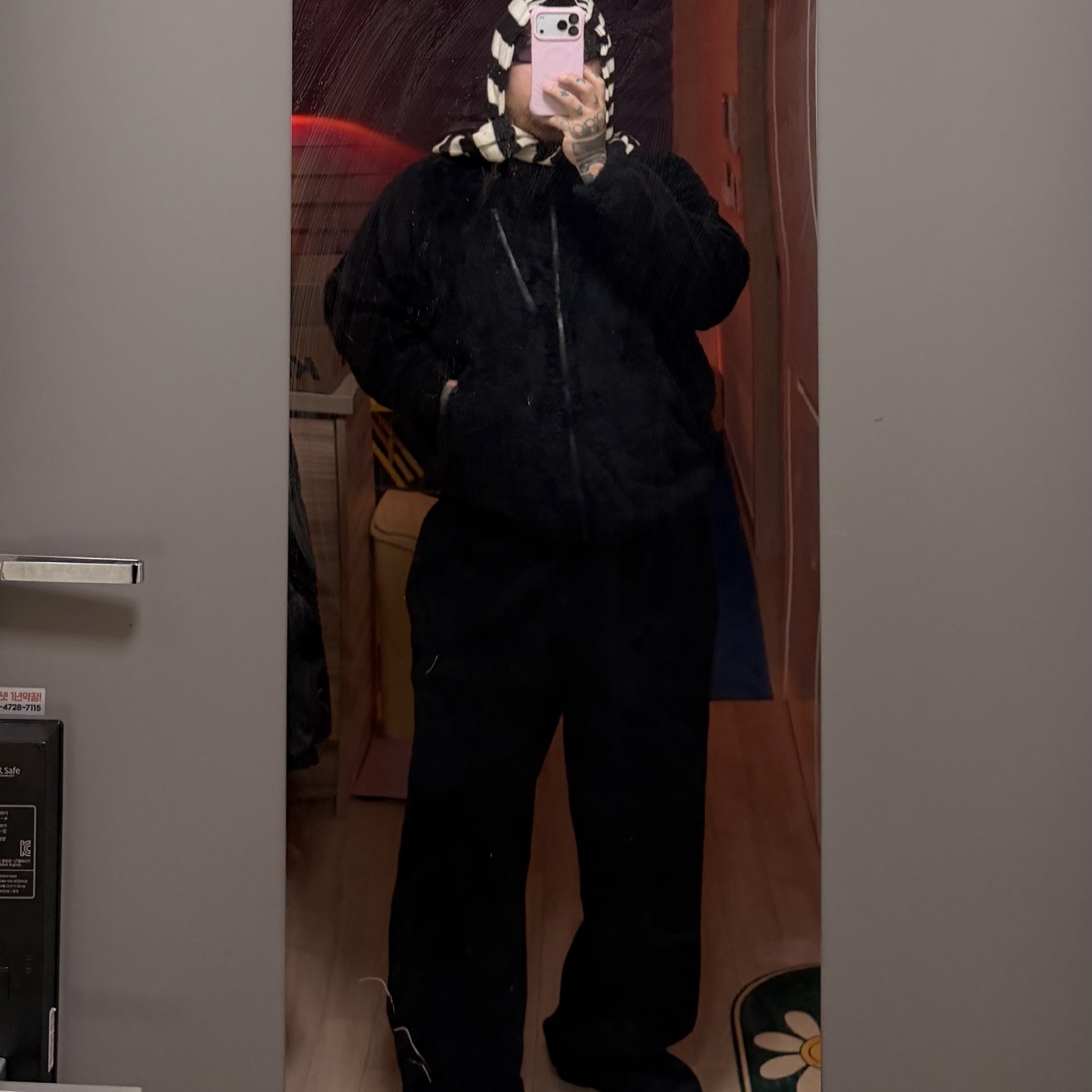 Uniqlo x Needles Fleece Jacket Black - KR, Uniqlo x Needles Fleece Wide Pants Black - KR 착용 스타일