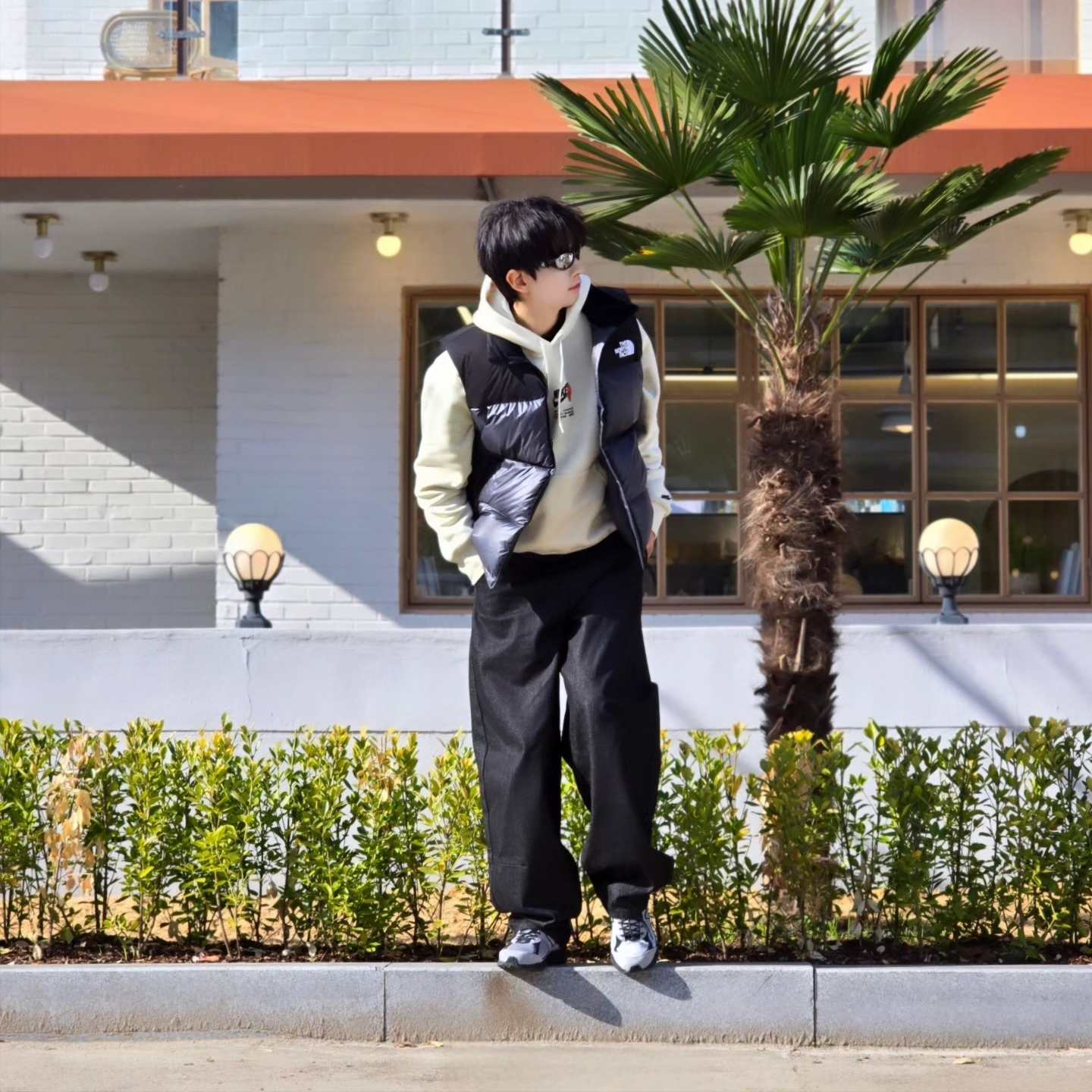 The North Face Novelty Nuptse Vest RDS Dark Gray - 25FW, Nike Club Fleece Pullover Hoodie Light Khaki 착용 스타일 - 4