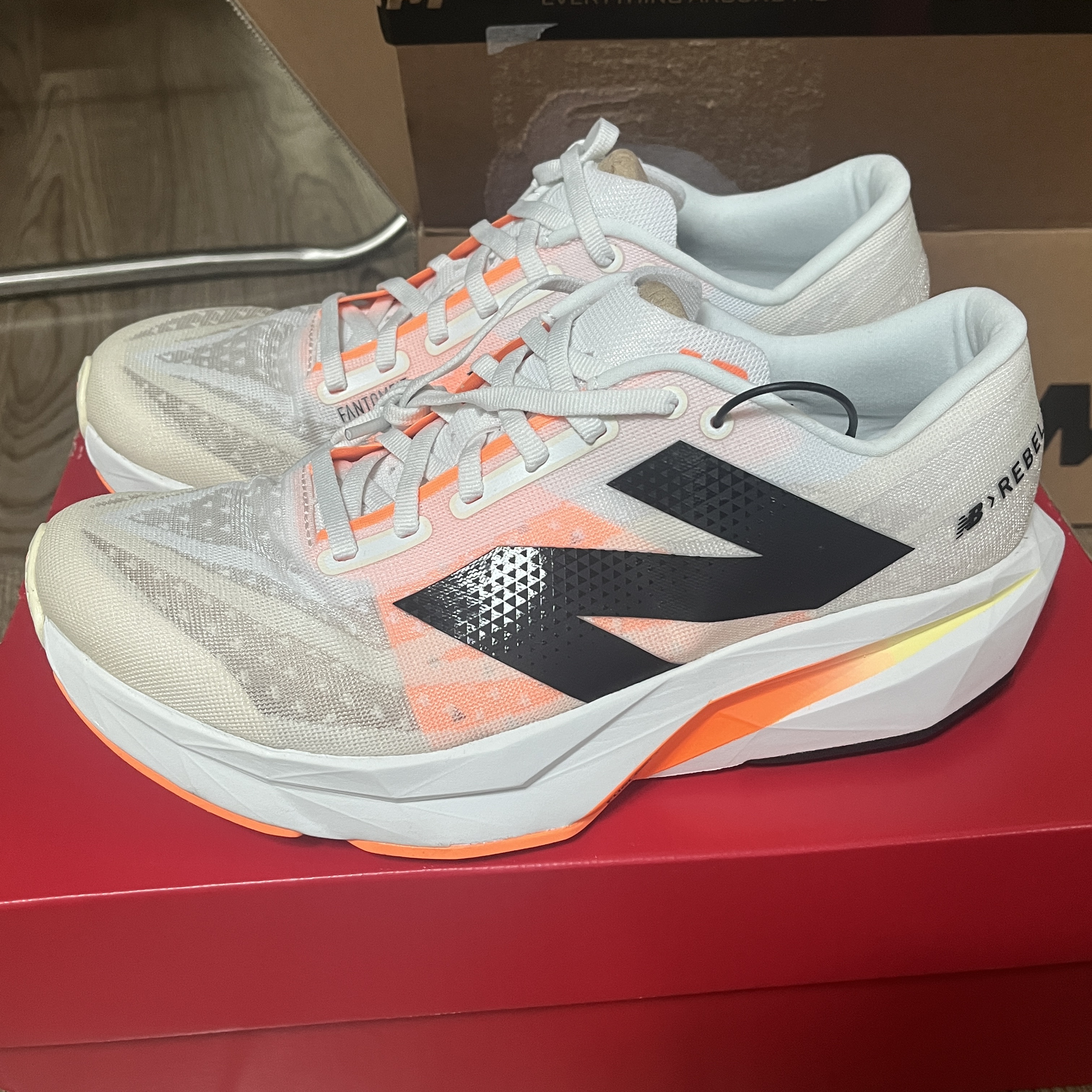 New Balance Fuelcell Rebel v4 Ivory - D Standard 착용 스타일