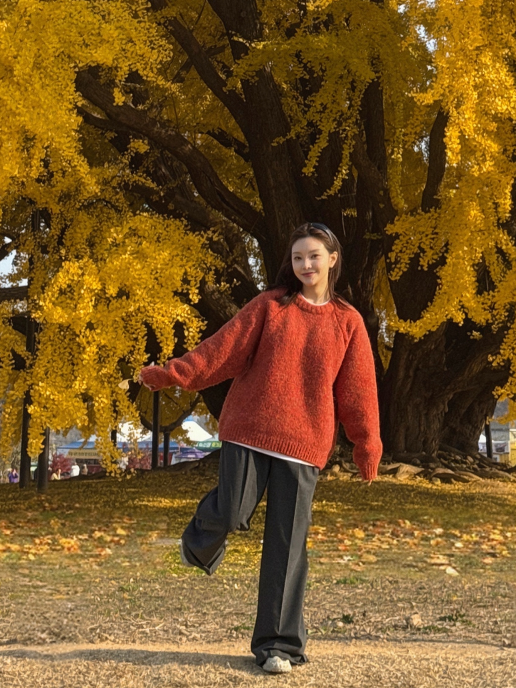 Knitted Boucle Reglan Crop Round Knit Orange 착용 스타일