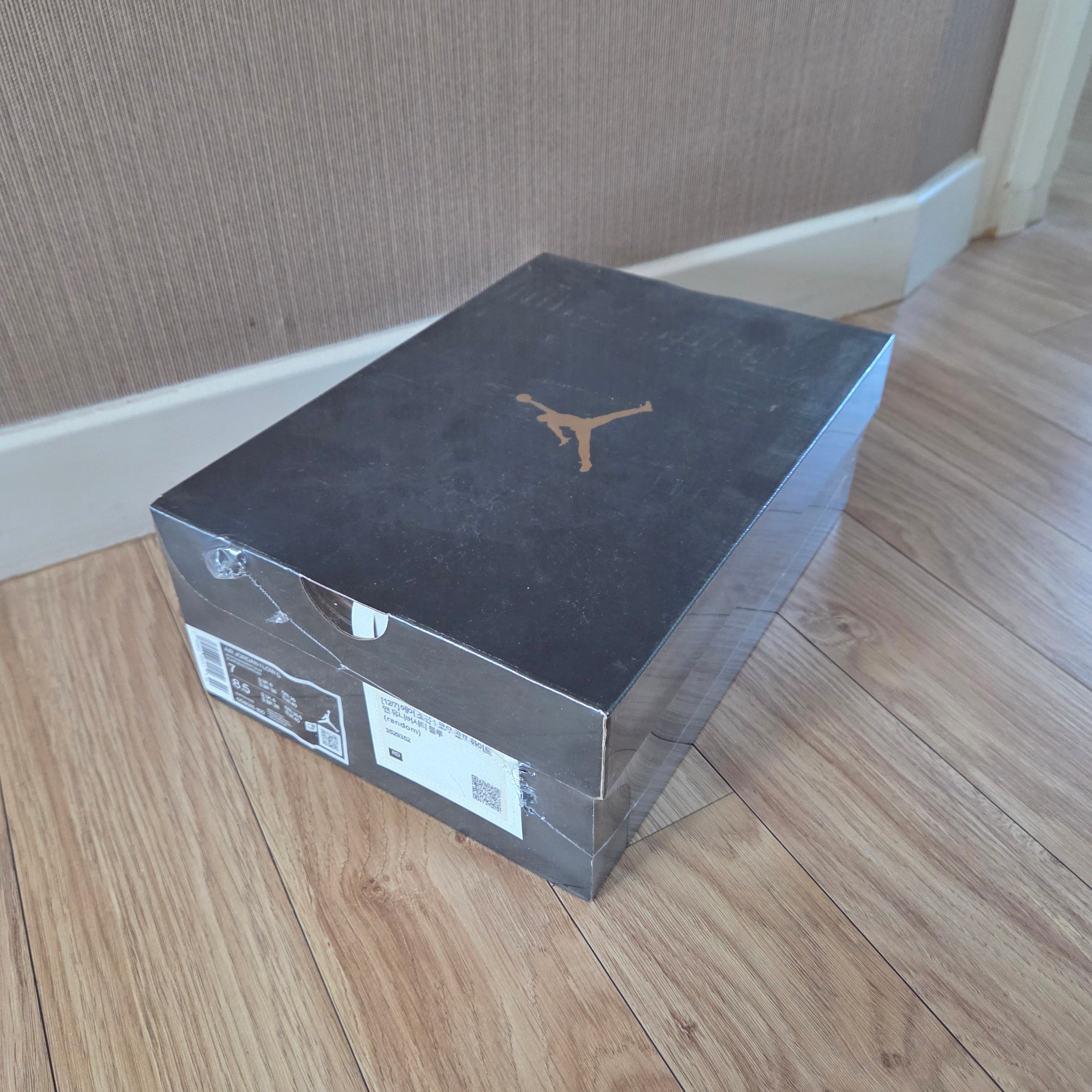 Jordan 1 Low Golf White and University Blue 착용 스타일 - 2