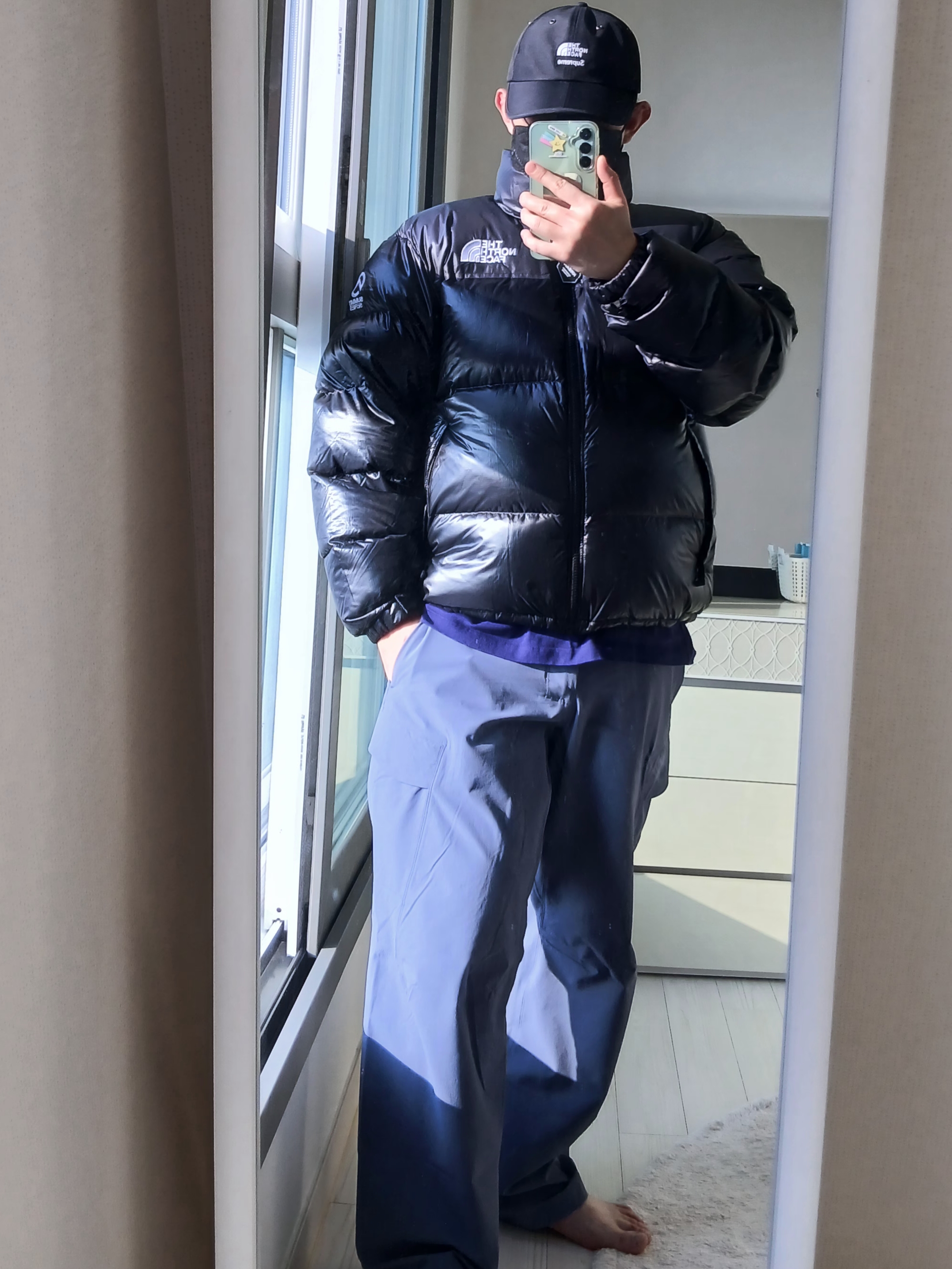 The North Face Quantum Nuptse RDS Jacket Black, Supreme x The North Face Split 6-Panel Black - 24SS 착용 스타일 - 3